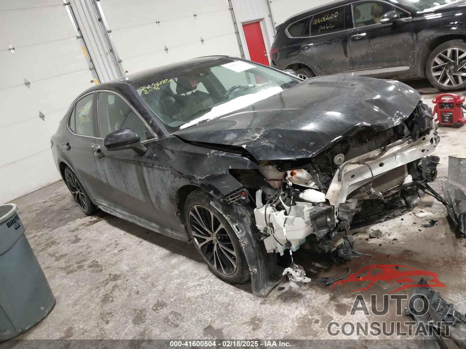 TOYOTA CAMRY 2018 - 4T1B11HK1JU145135