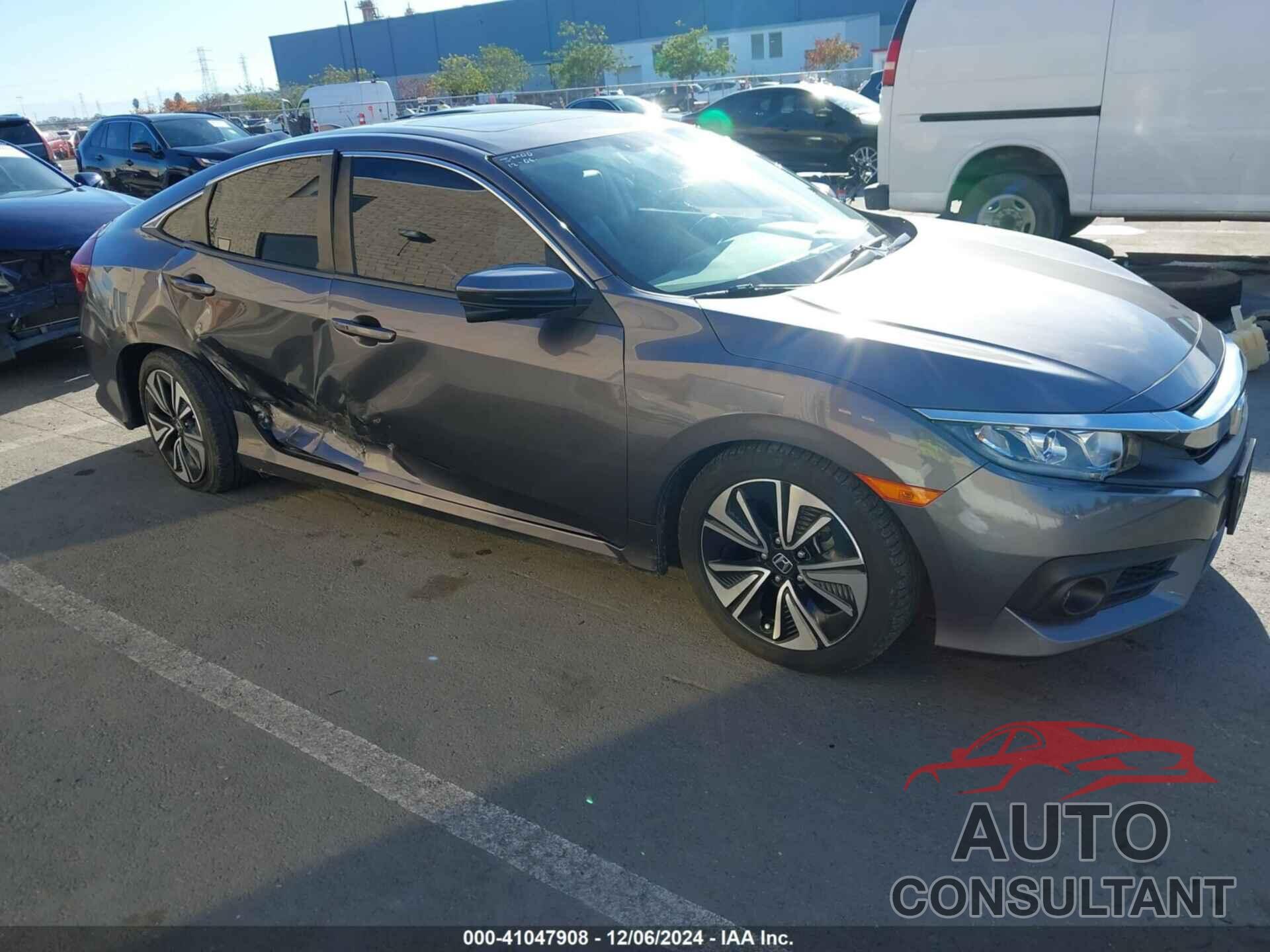 HONDA CIVIC 2018 - JHMFC1F78JX011251