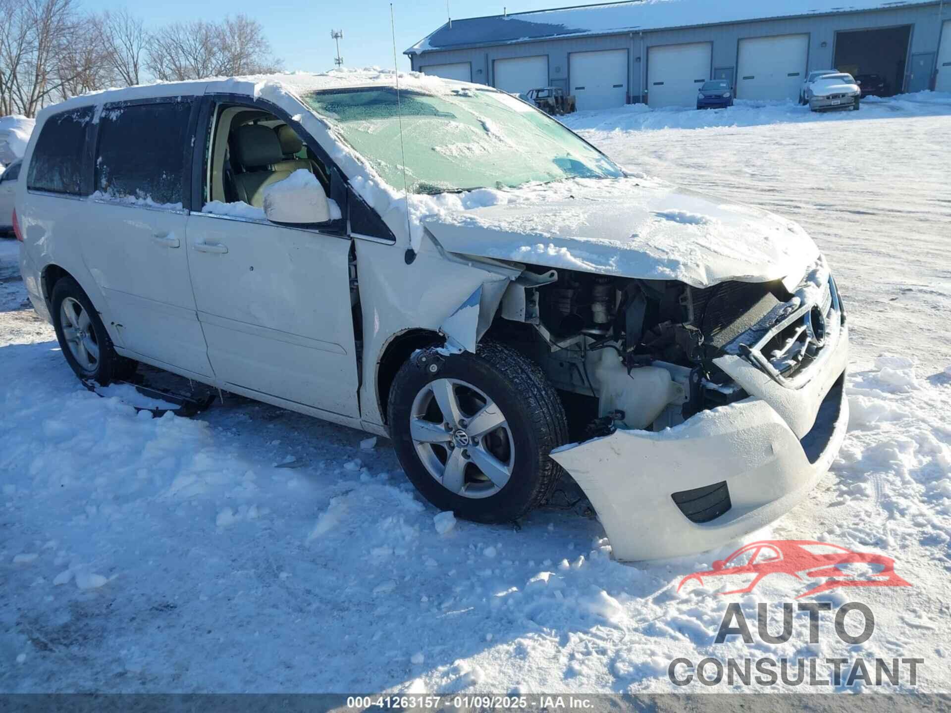 VOLKSWAGEN ROUTAN 2010 - 2V4RW3D15AR323175