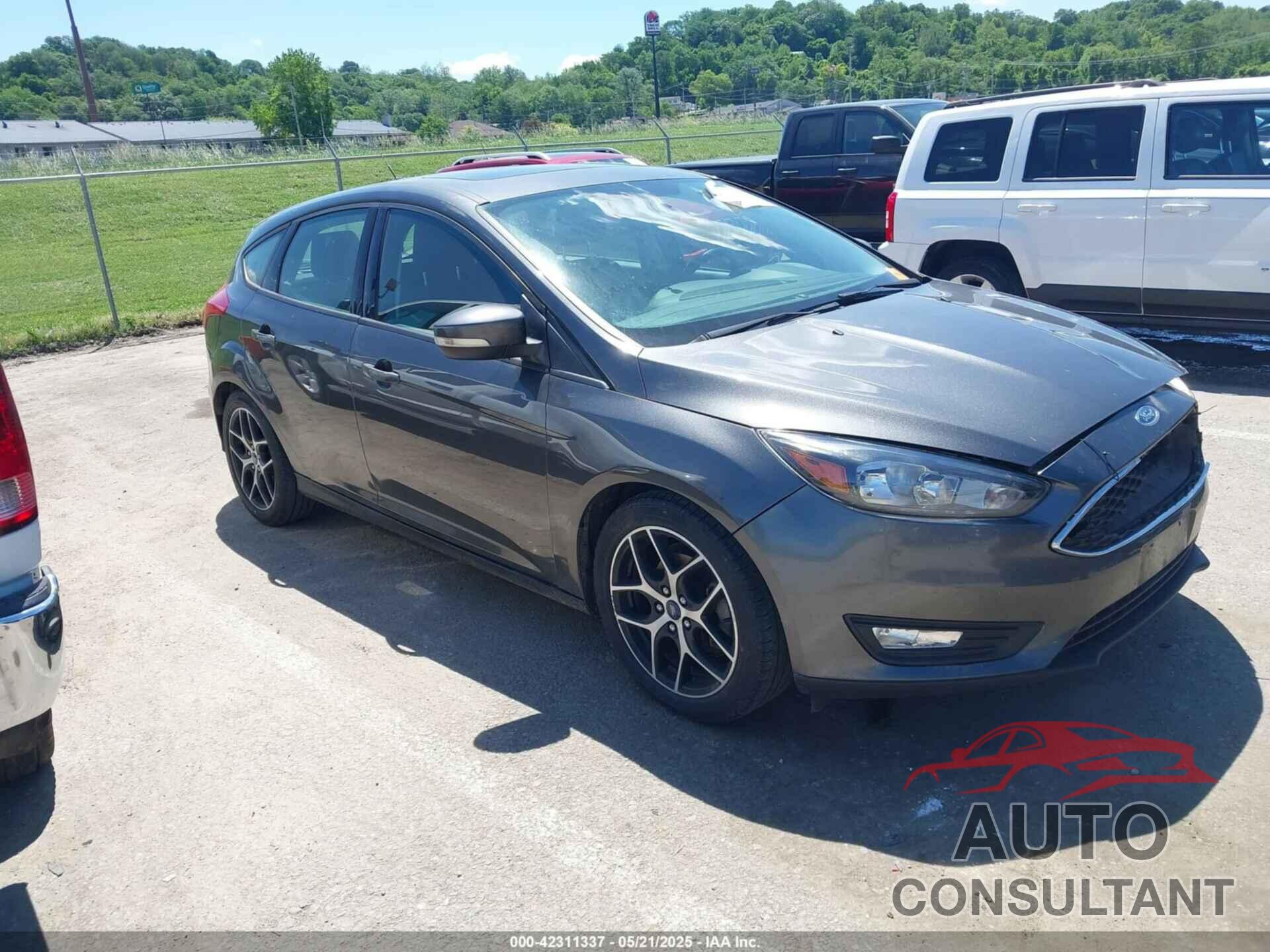 FORD FOCUS 2018 - 1FADP3M2XJL204742