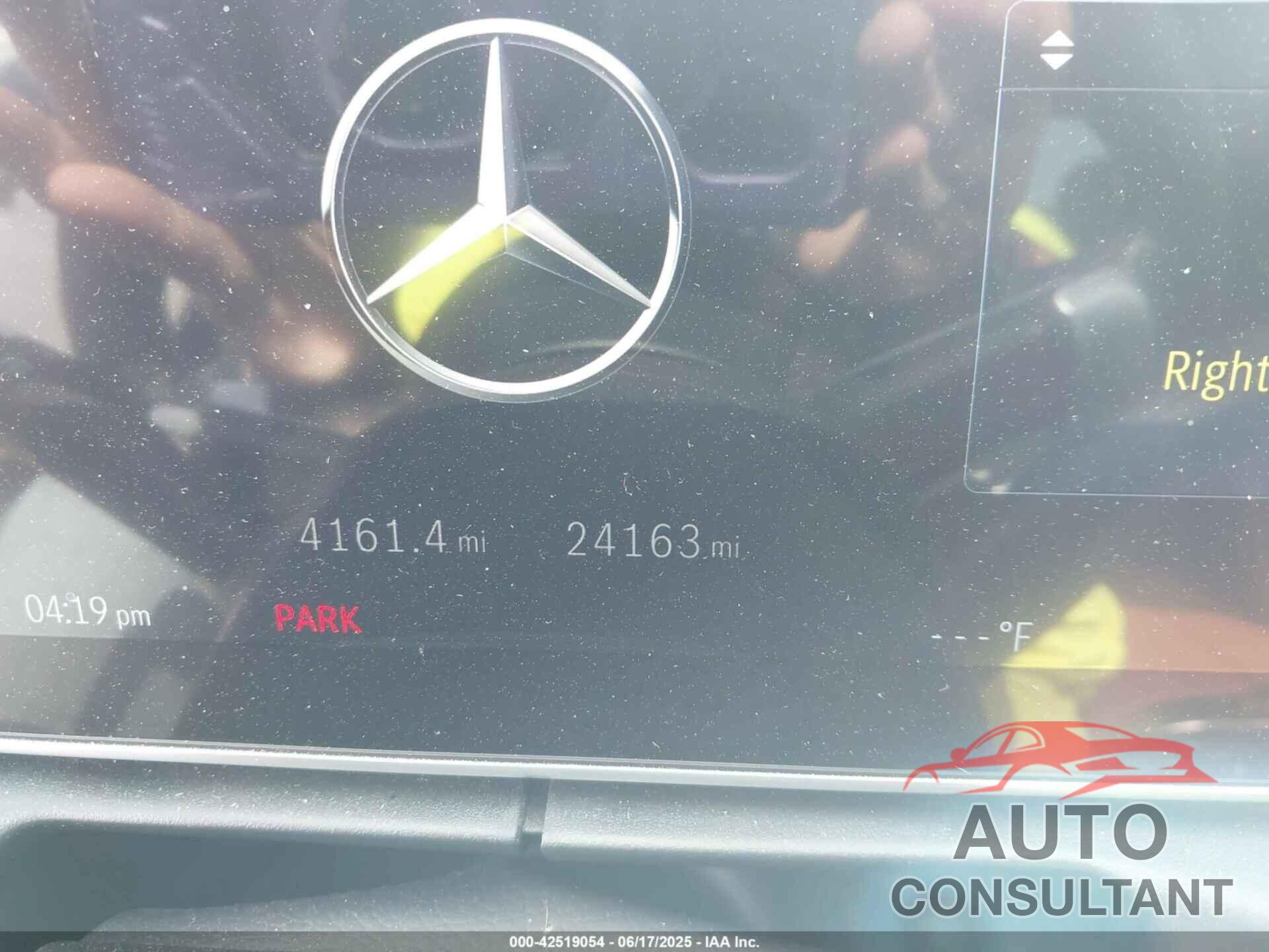 MERCEDES-BENZ C 300 2023 - W1KAF4HB6PR151162