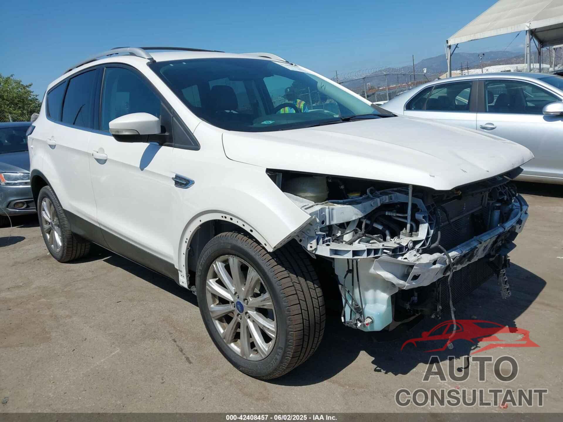 FORD ESCAPE 2017 - 1FMCU0JD8HUD20377