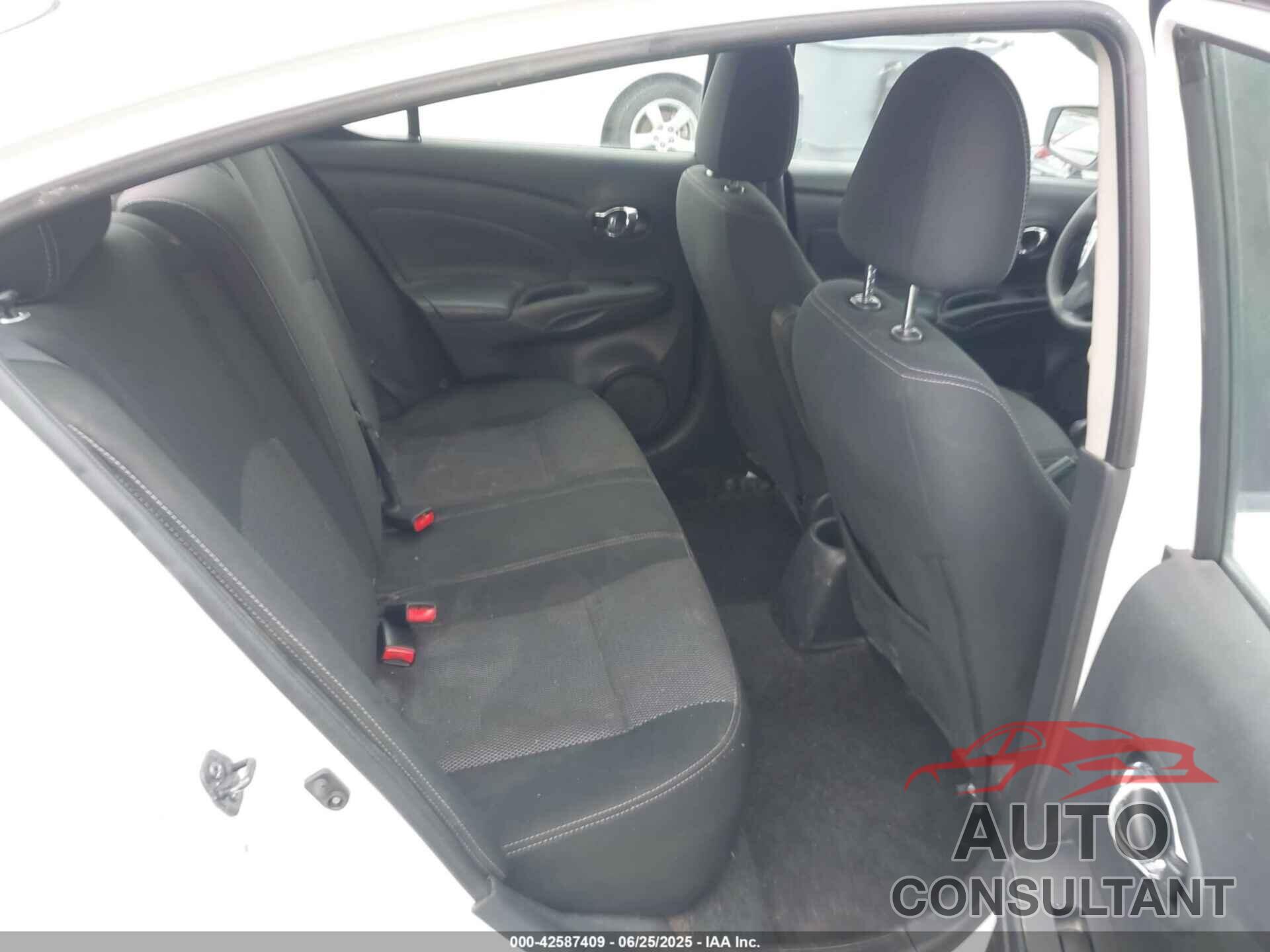 NISSAN VERSA 2018 - 3N1CN7AP5JL881451