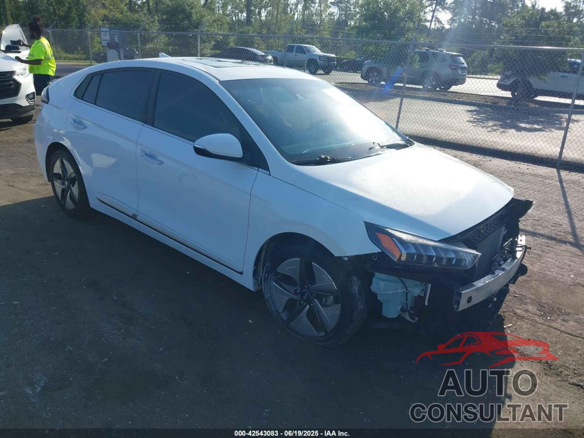 HYUNDAI IONIQ 2021 - KMHC05LC4MU255129