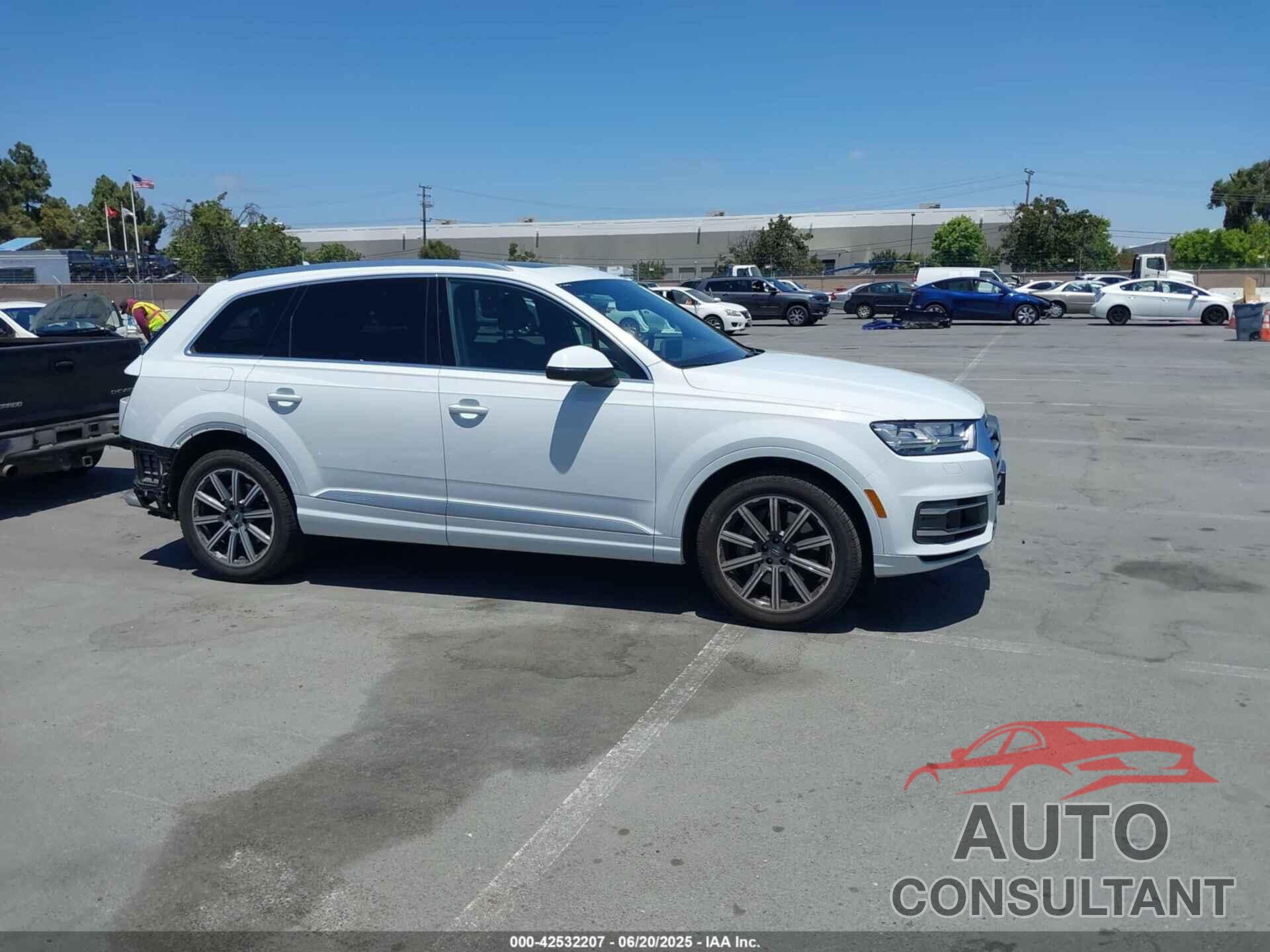 AUDI Q7 2018 - WA1VAAF78JD012947