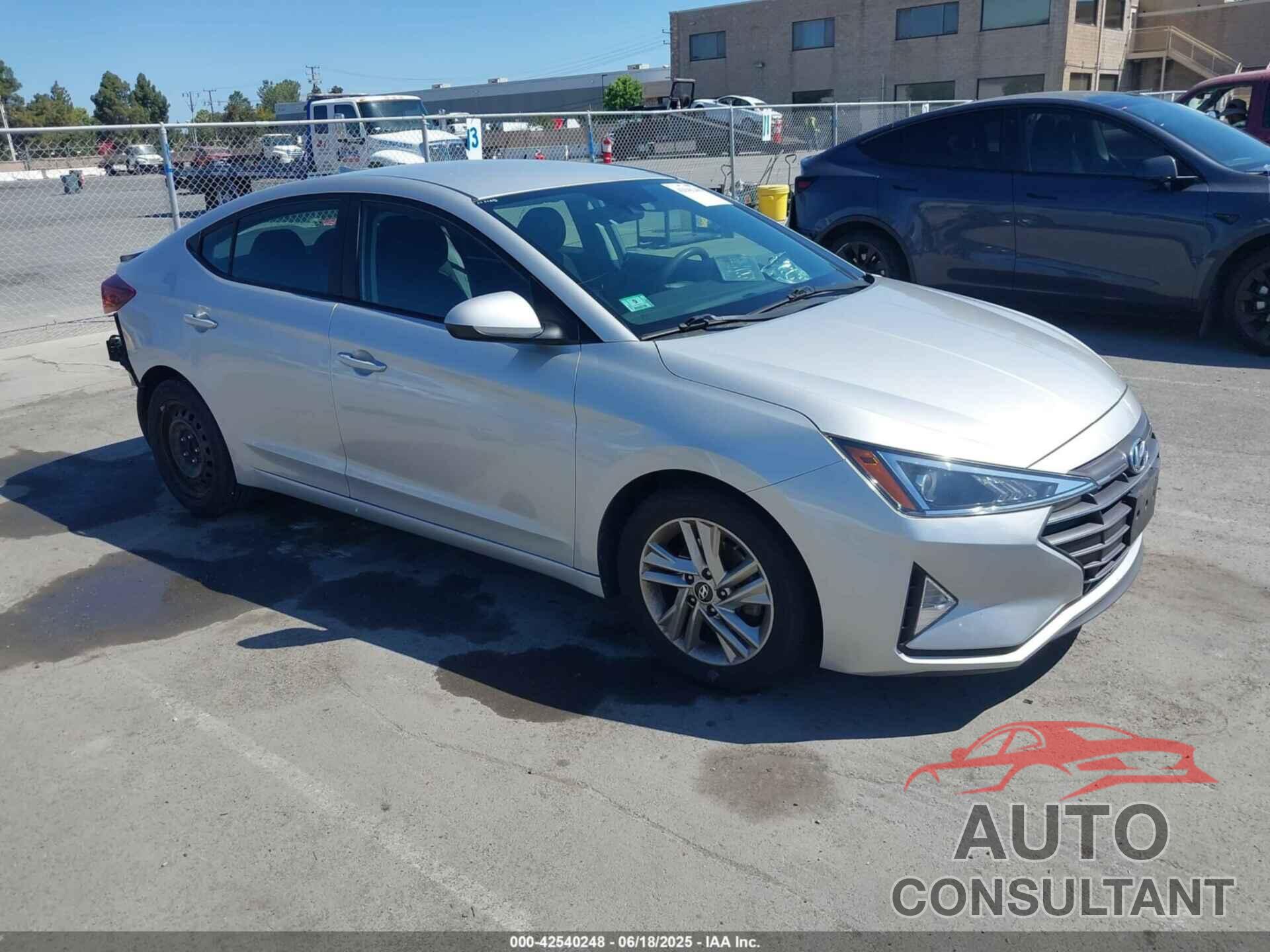 HYUNDAI ELANTRA 2019 - 5NPD84LF8KH429023