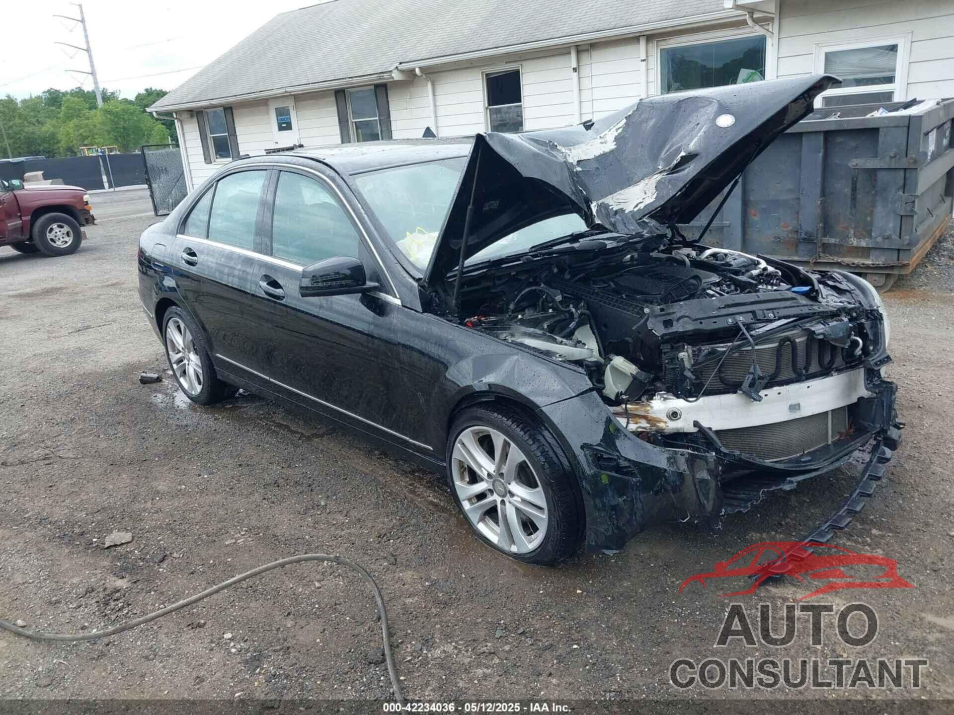MERCEDES-BENZ C 300 2014 - WDDGF8AB8ER303001