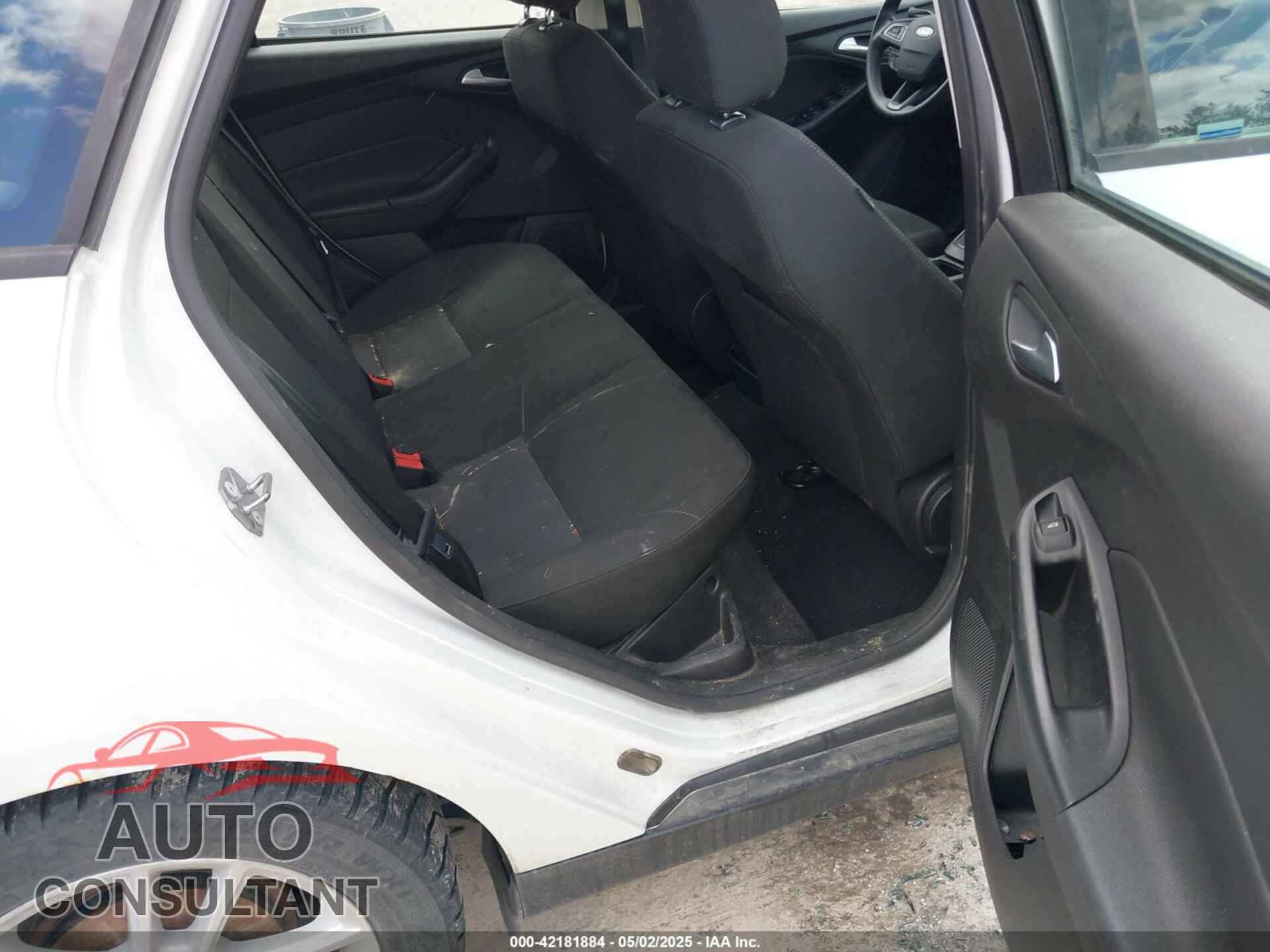 FORD FOCUS 2017 - 1FADP3F21HL289767