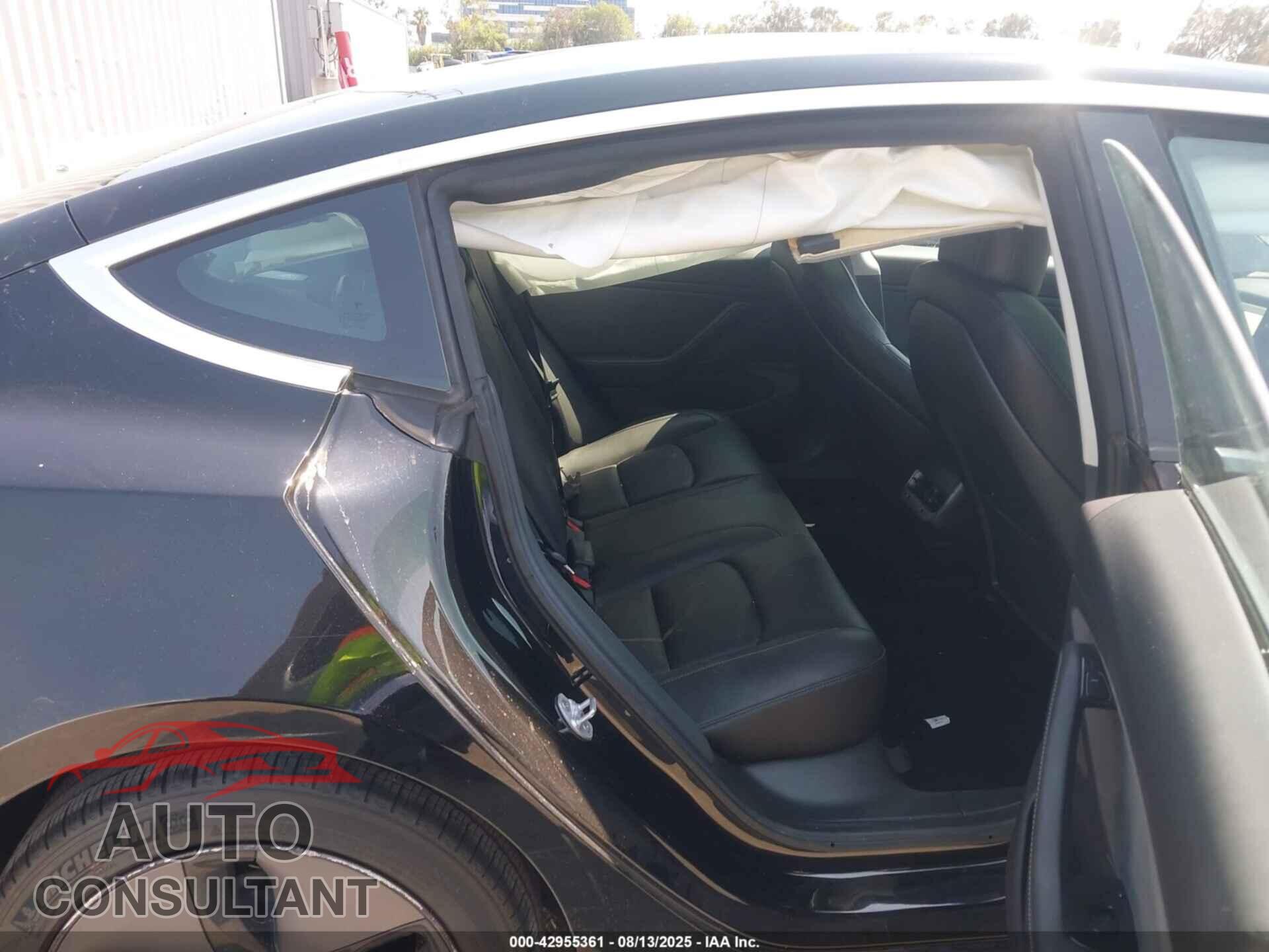 TESLA MODEL 3 2019 - 5YJ3E1EB7KF193444
