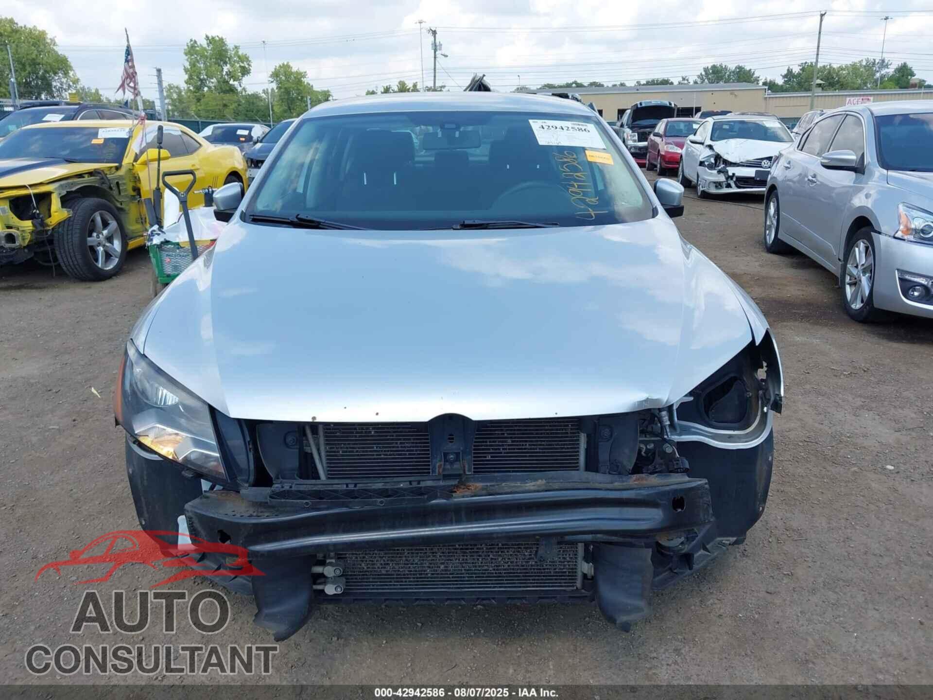 VOLKSWAGEN PASSAT 2013 - 1VWAP7A30DC045457