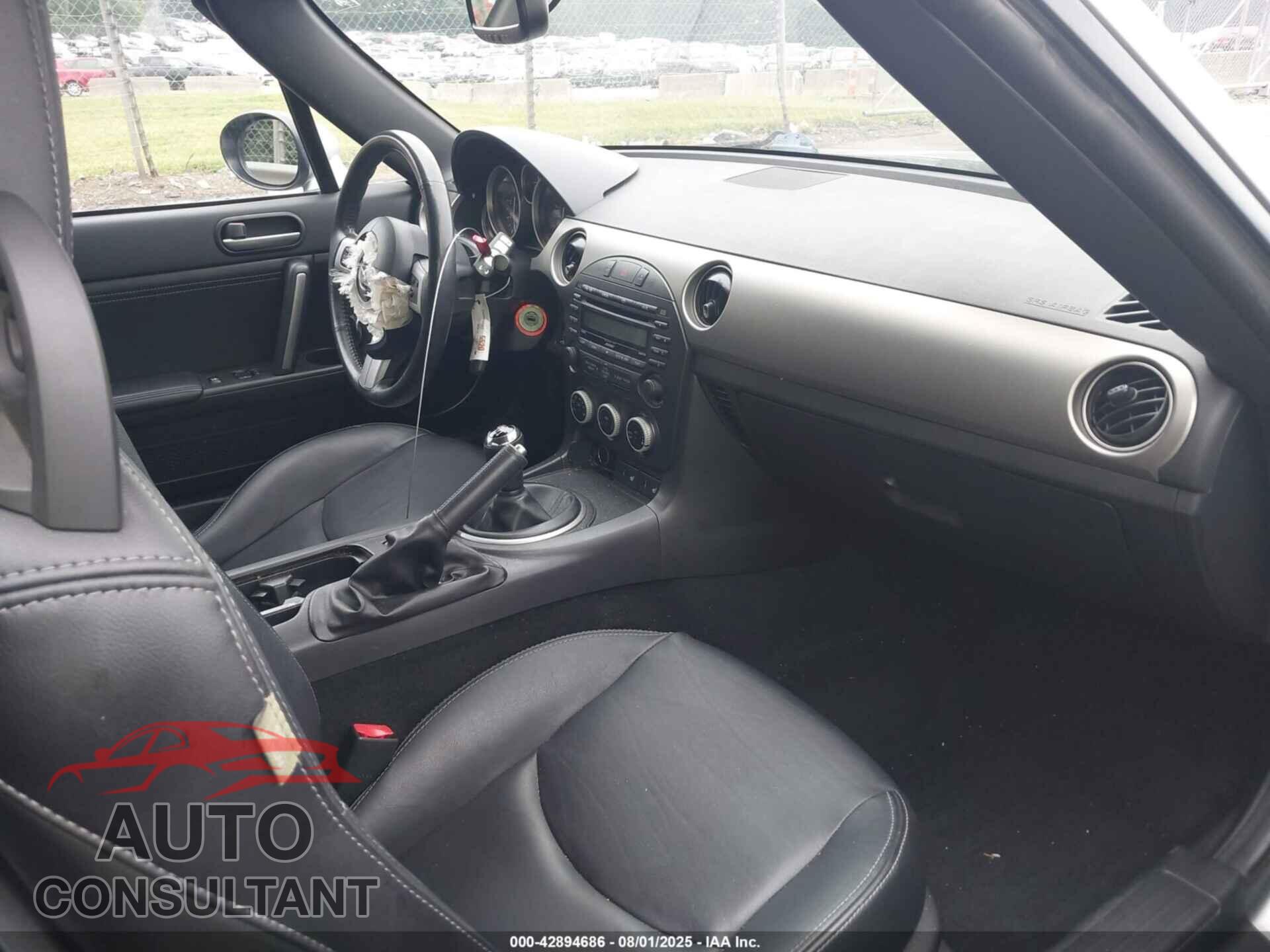 MAZDA MX-5 MIATA 2011 - JM1NC2PF2B0214784