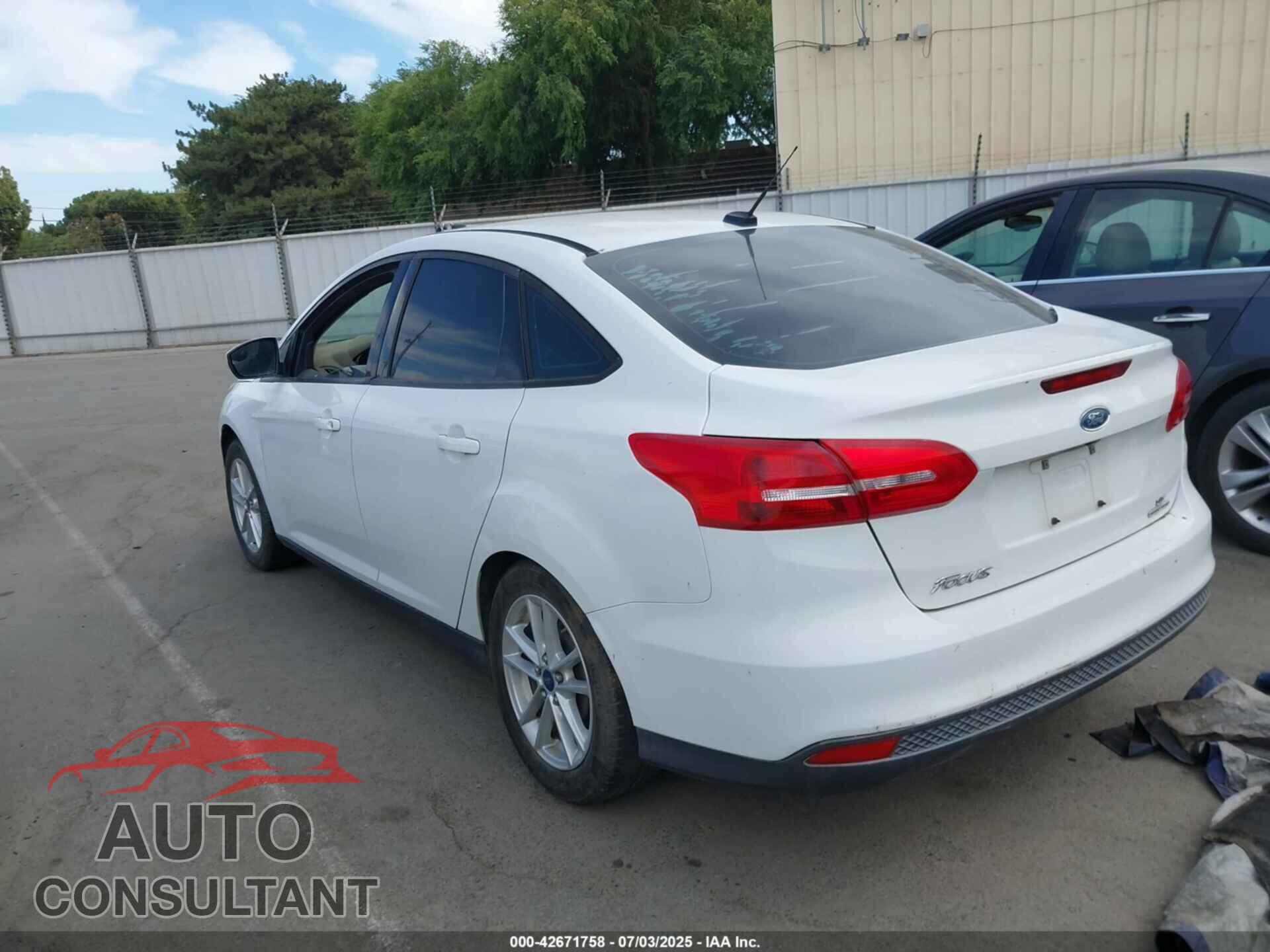 FORD FOCUS 2015 - 1FADP3F2XFL287173