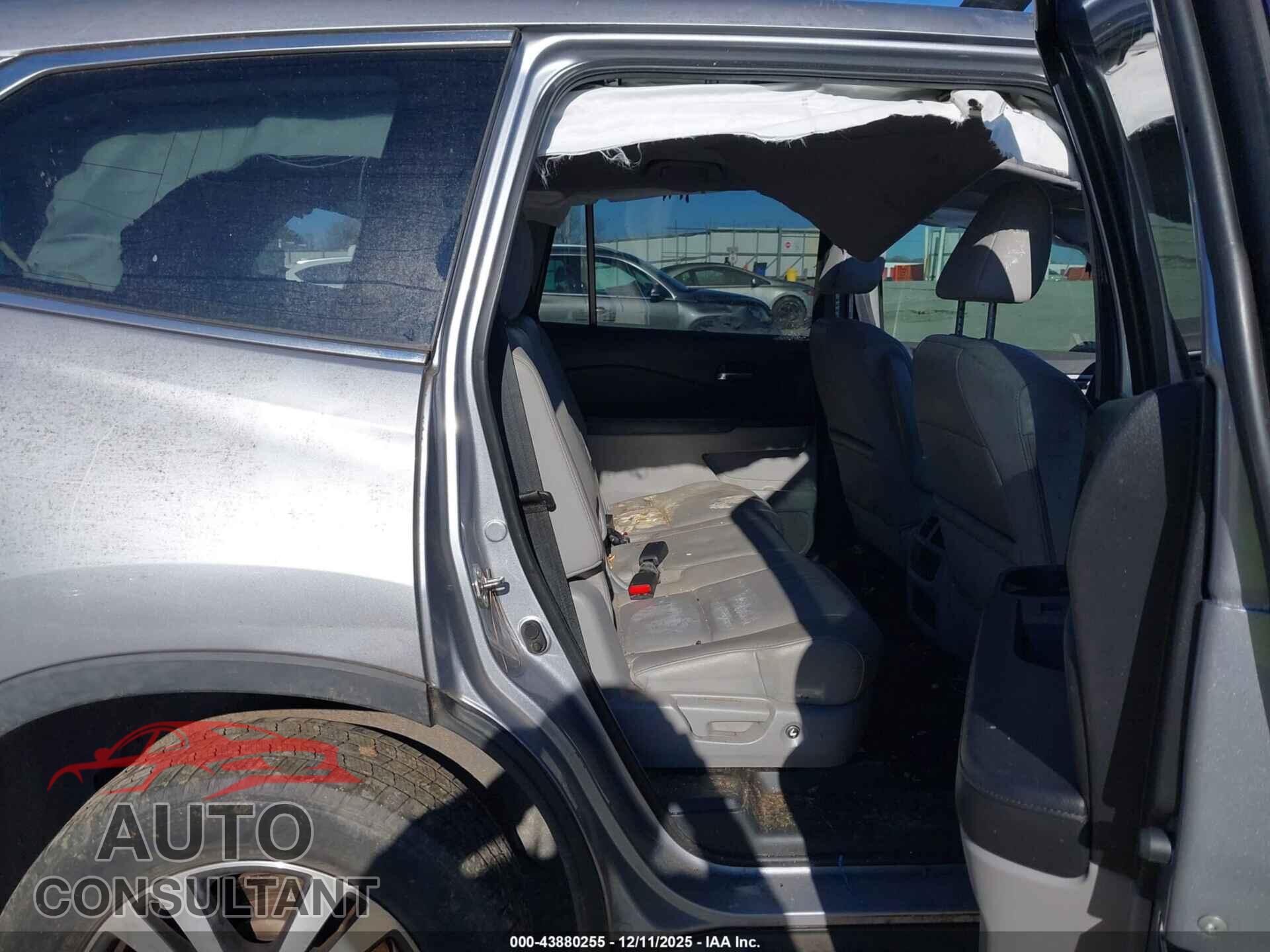 HONDA PILOT 2018 - 5FNYF5H50JB018564