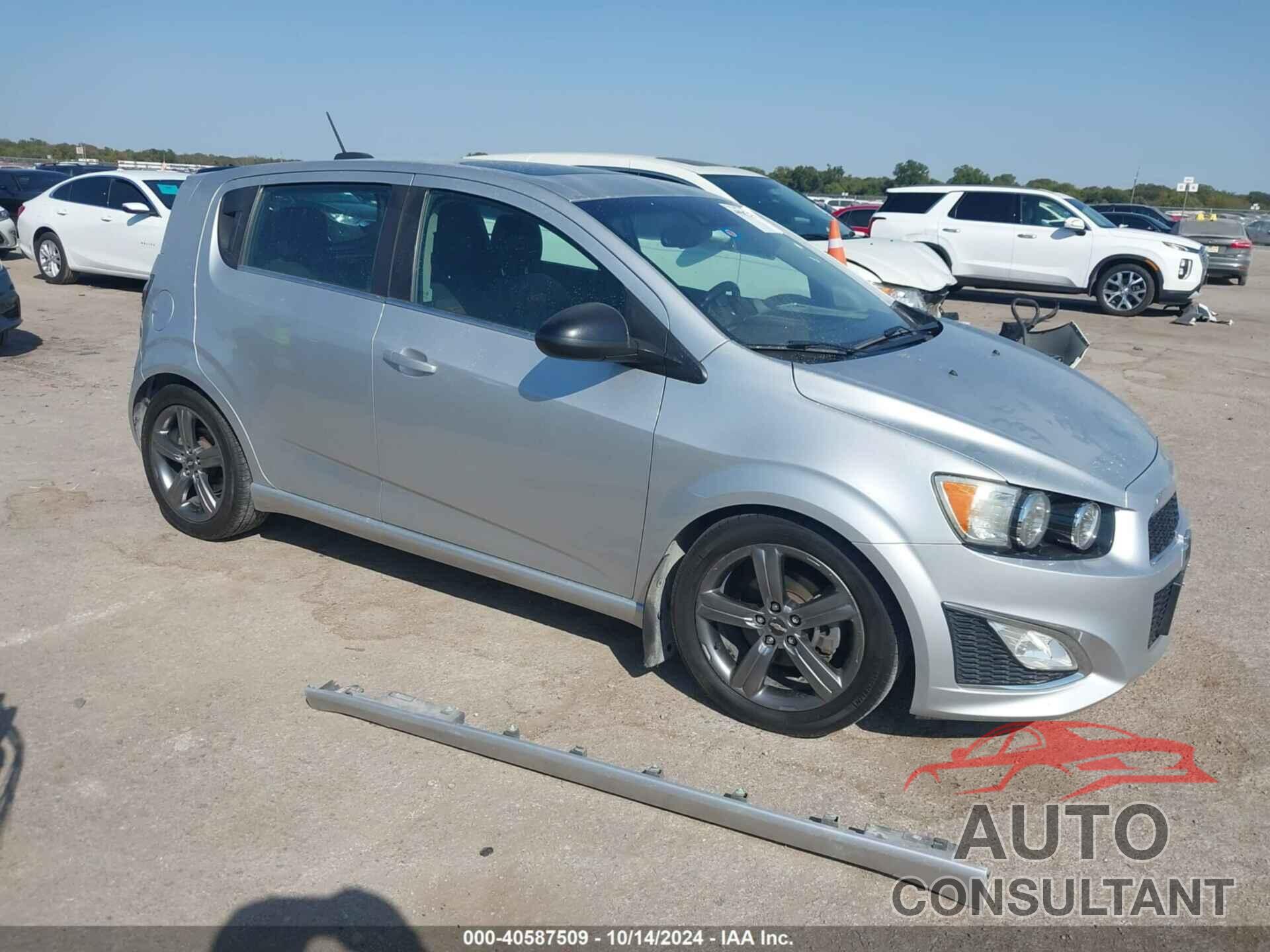 CHEVROLET SONIC 2015 - 1G1JH6SB7F4127482