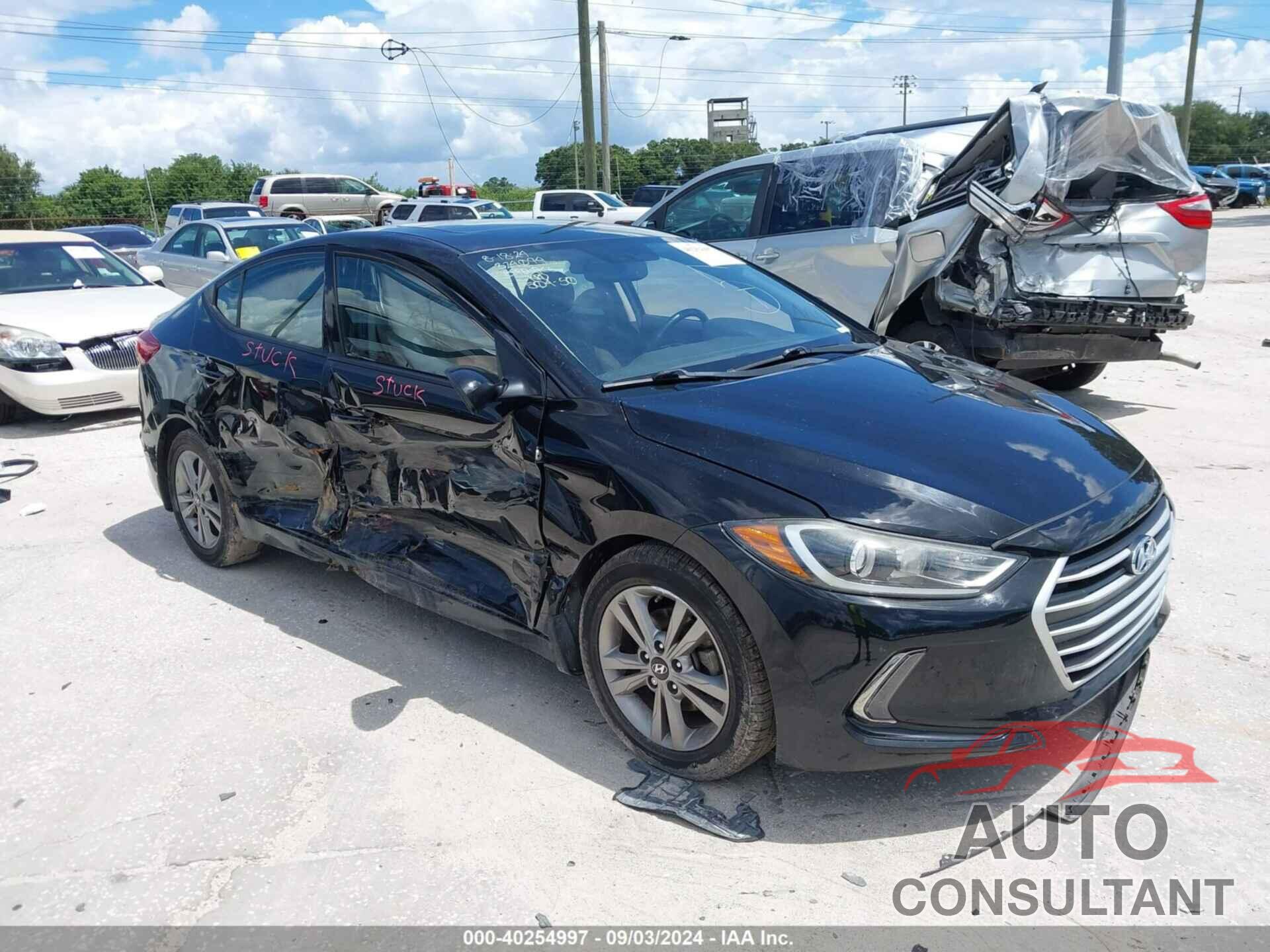 HYUNDAI ELANTRA 2018 - KMHD84LFXJU572099