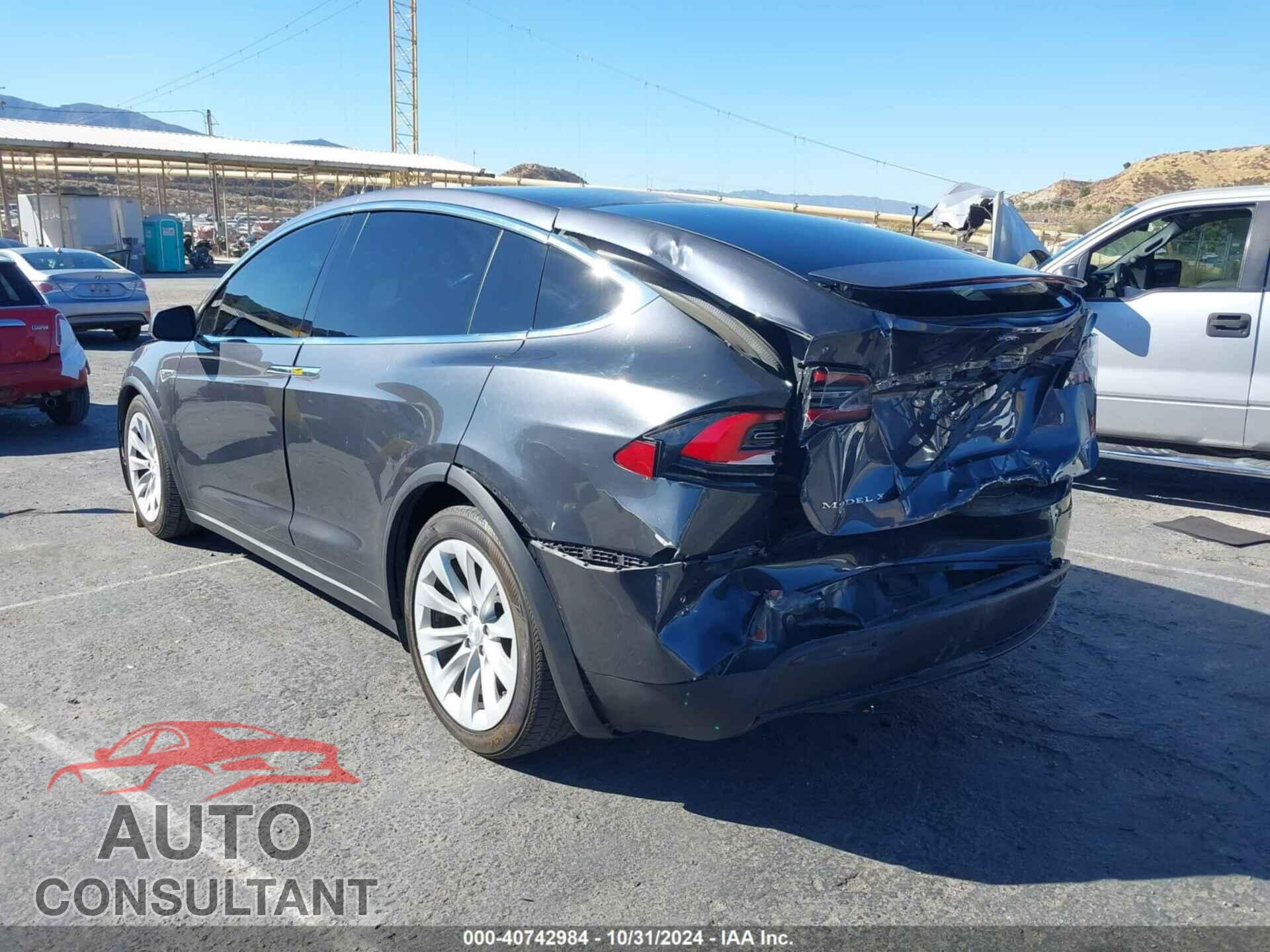 TESLA MODEL X 2016 - 5YJXCAE2XGF001562