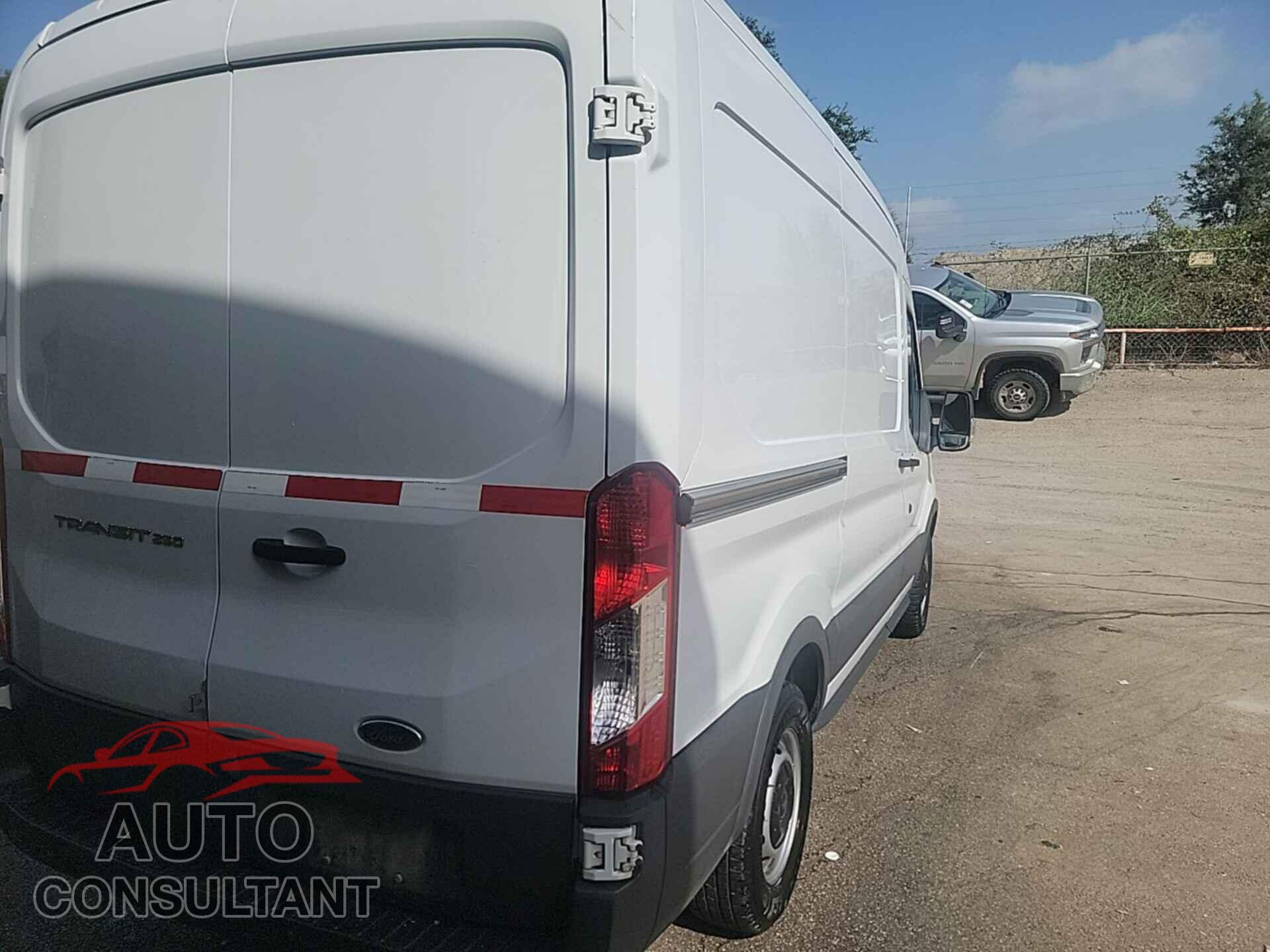 FORD TRANSIT 2017 - 1FTYR1CM9HKA90763