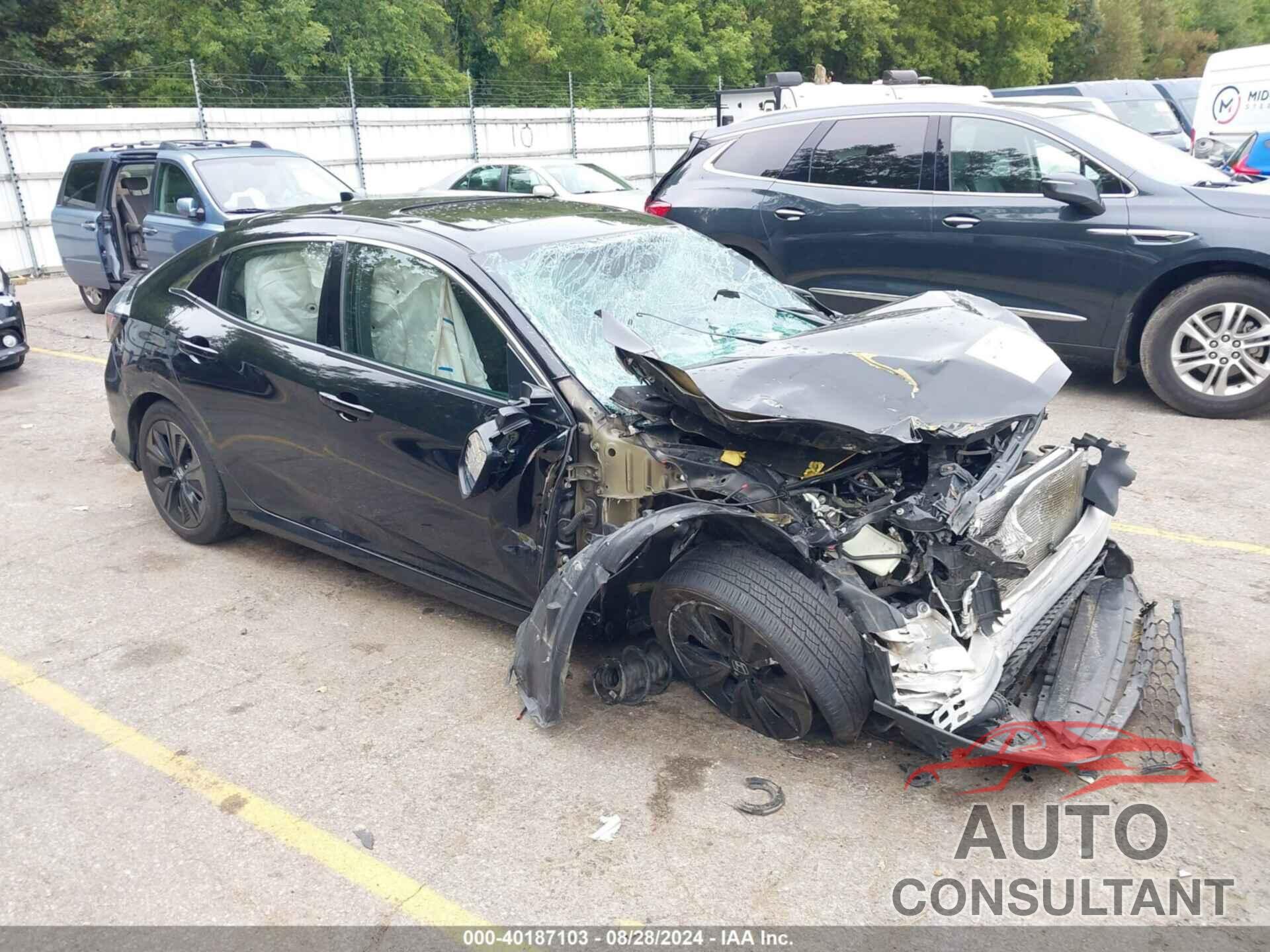 HONDA CIVIC 2018 - SHHFK7H57JU223571