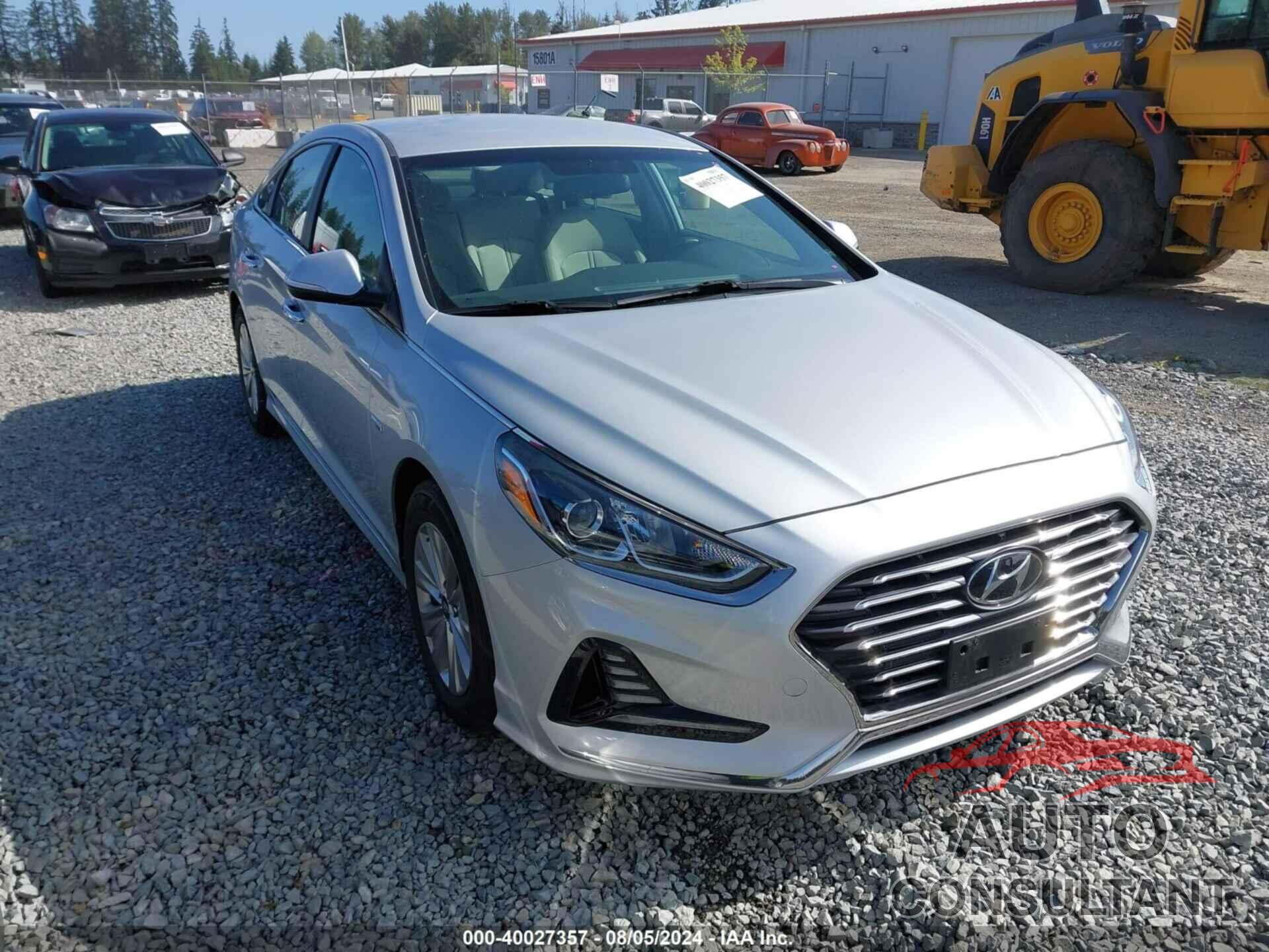 HYUNDAI SONATA HYBRID 2019 - KMHE24L33KA088211