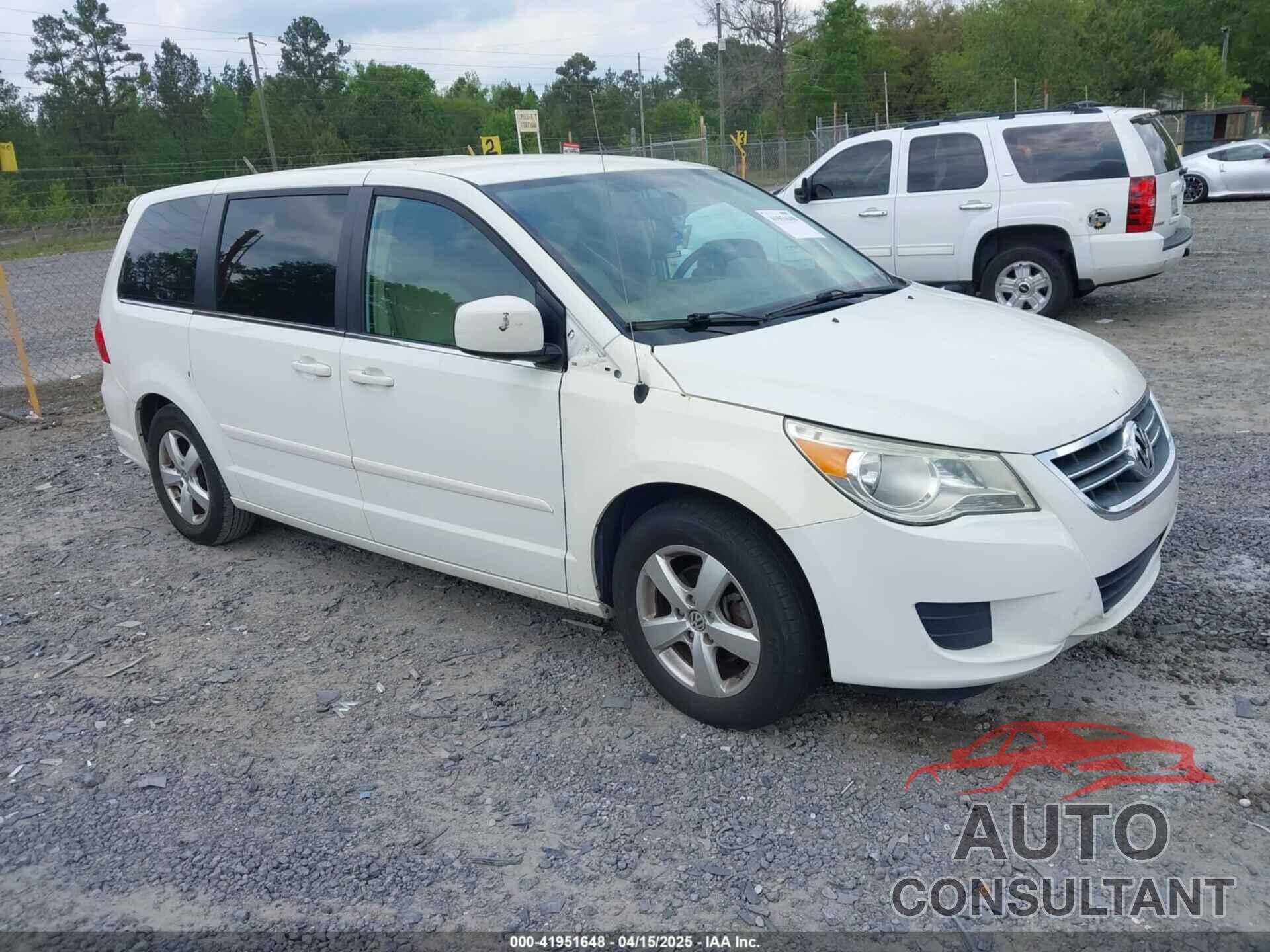 VOLKSWAGEN ROUTAN 2010 - 2V4RW3D1XAR202514