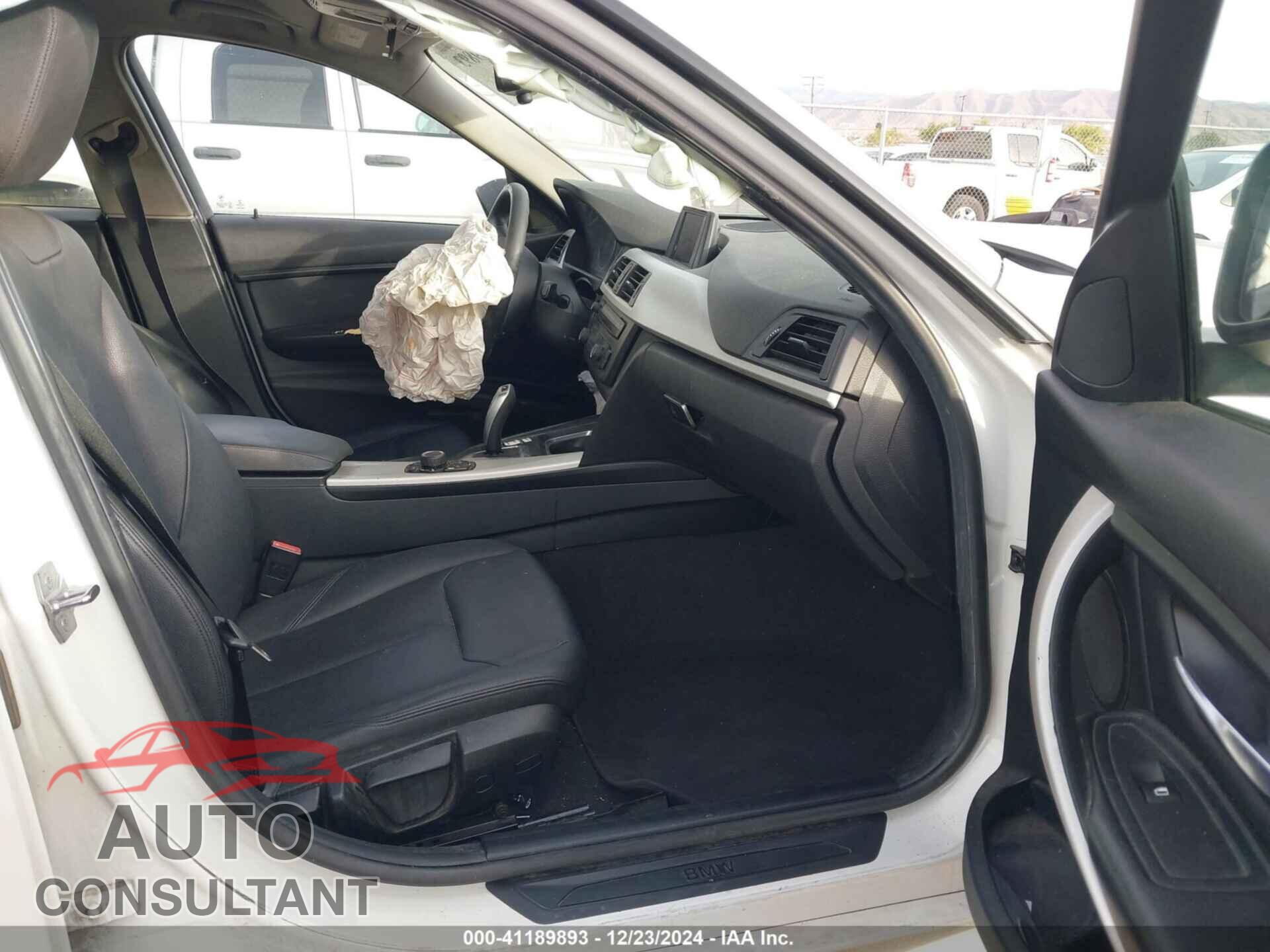 BMW 320I 2015 - WBA3B1C54FK140163