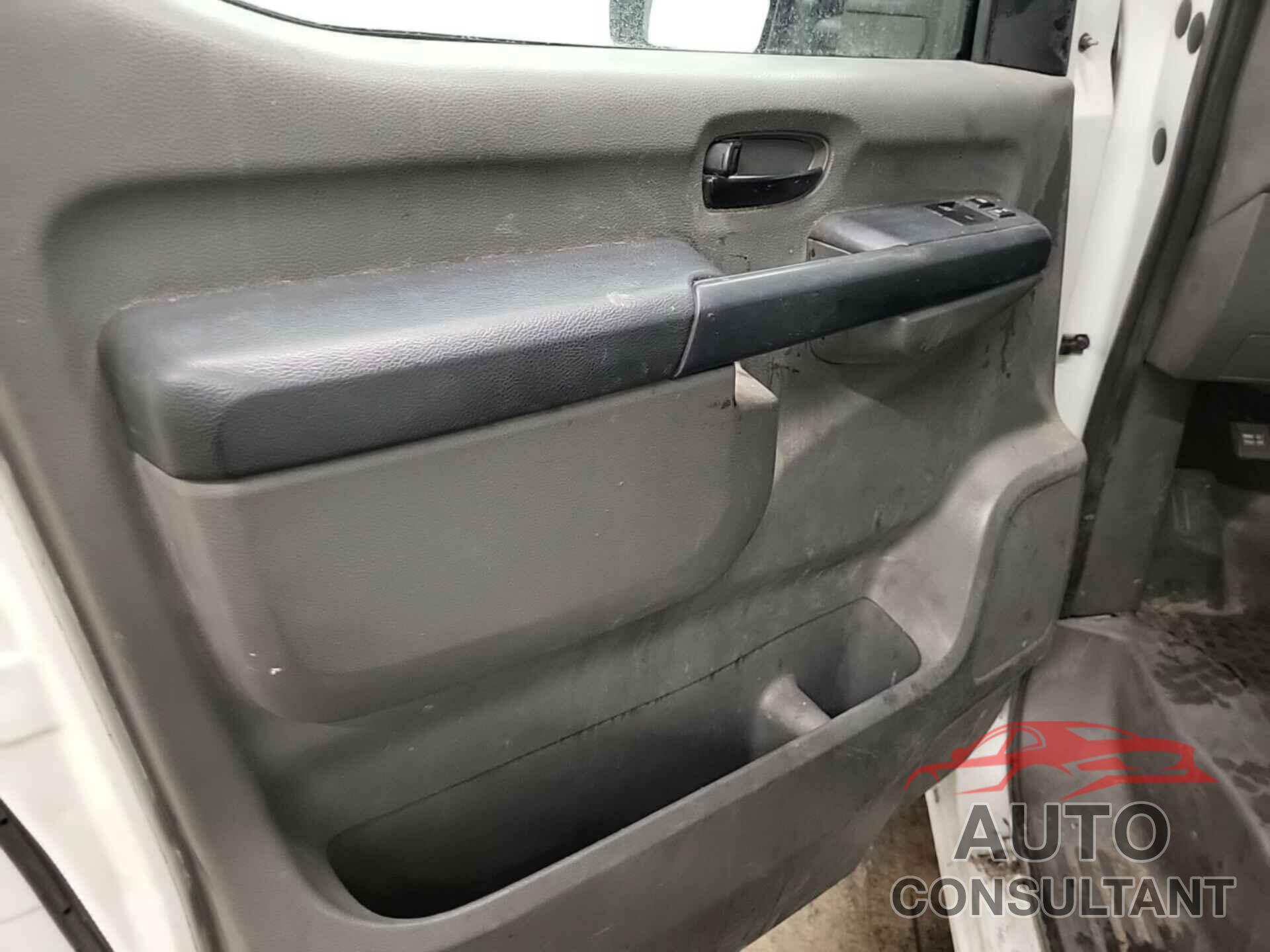 NISSAN NV 2017 - 1N6AF0LY1HN802833