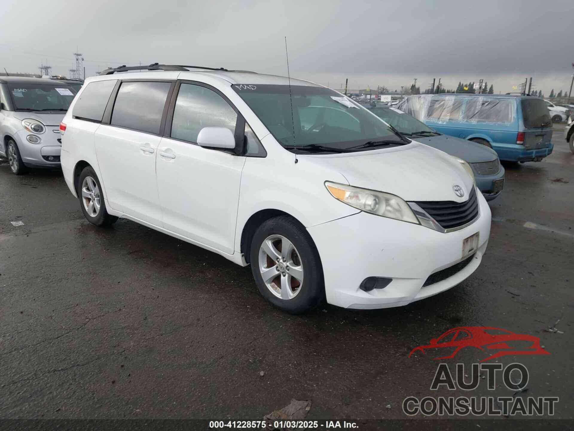 TOYOTA SIENNA 2011 - 5TDKK3DCXBS083512