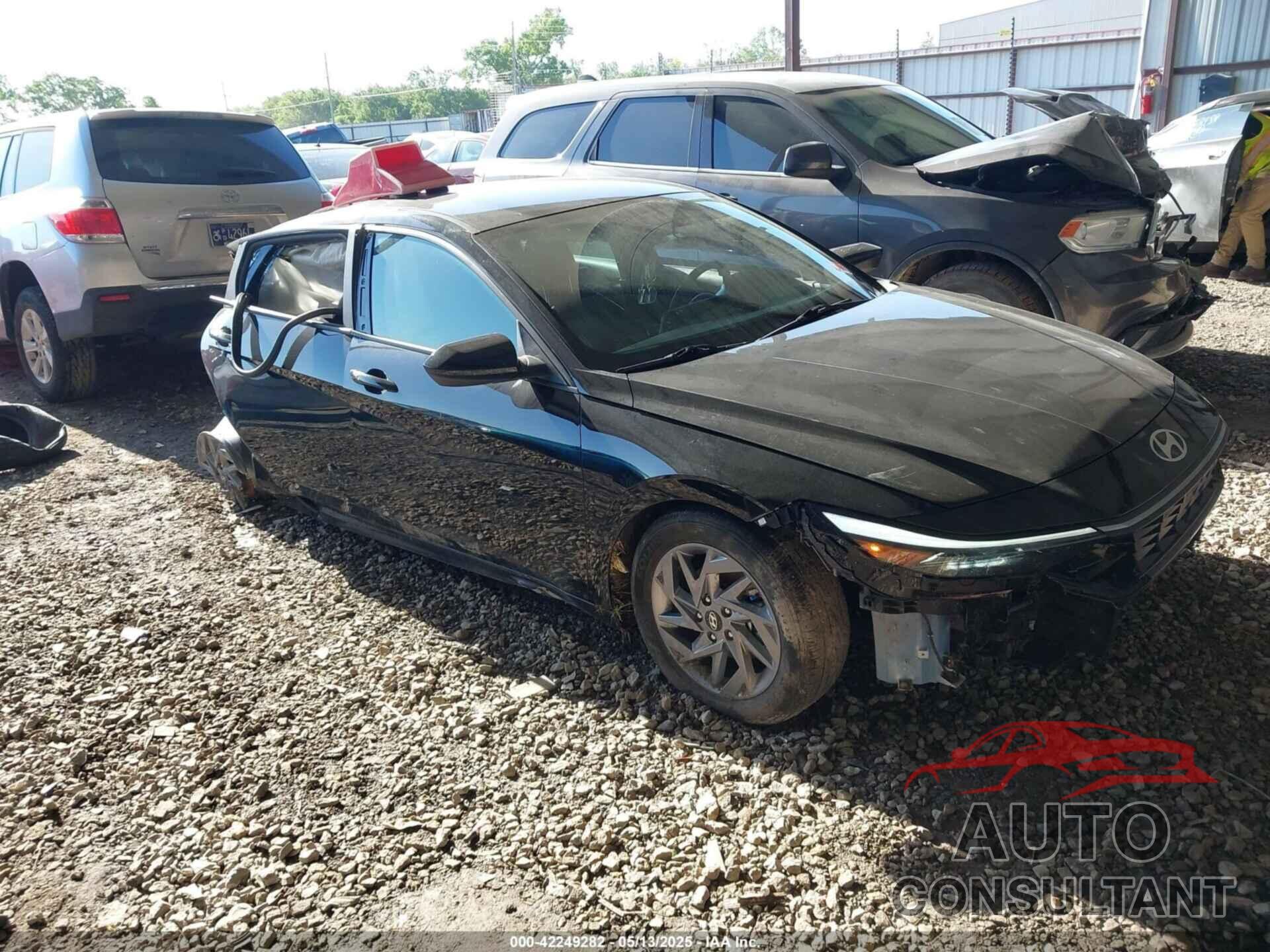 HYUNDAI ELANTRA 2024 - KMHLM4DGXRU801424