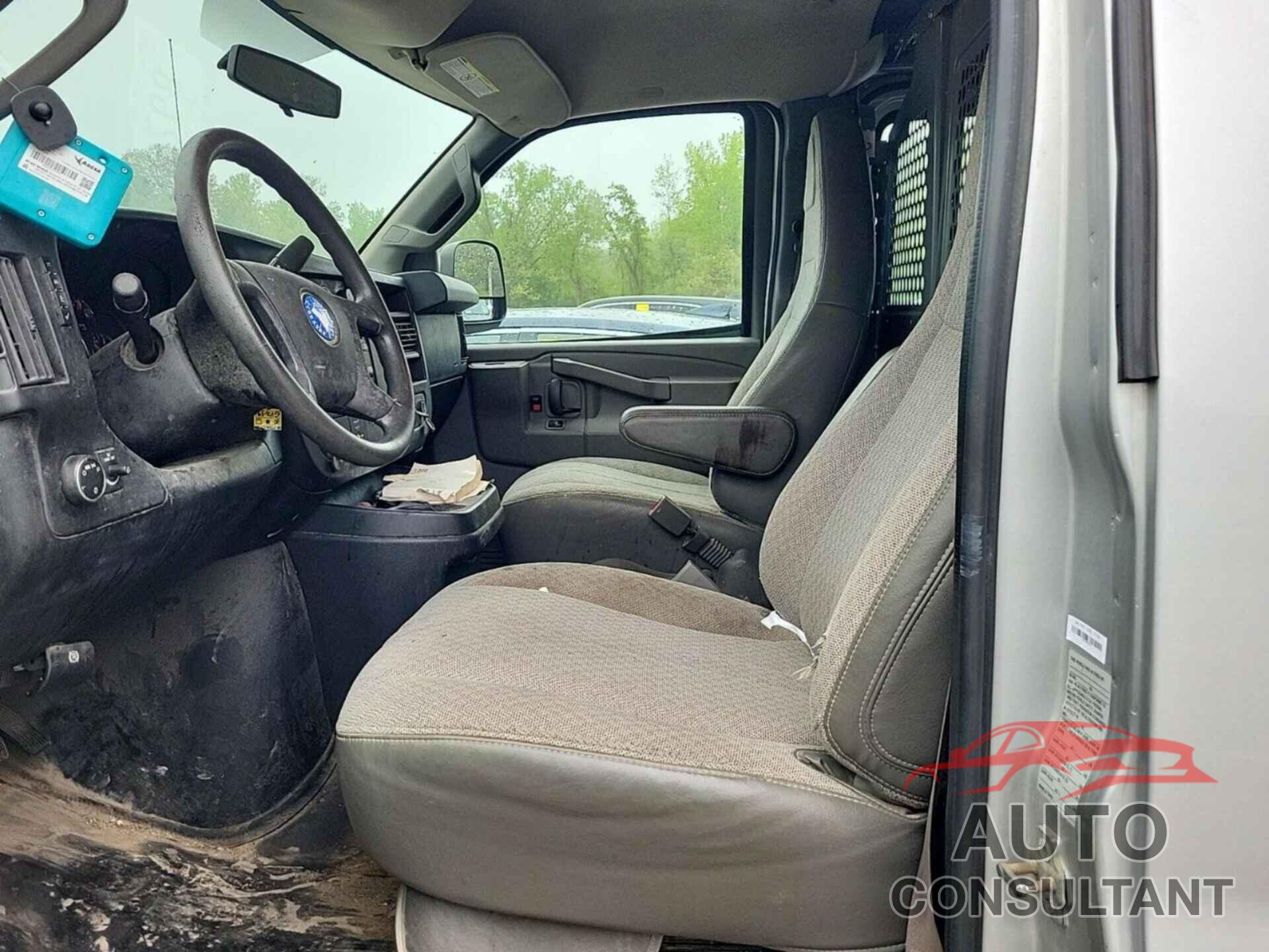 CHEVROLET EXPRESS G2500 2017 - 1GCWGAFF9H1236501