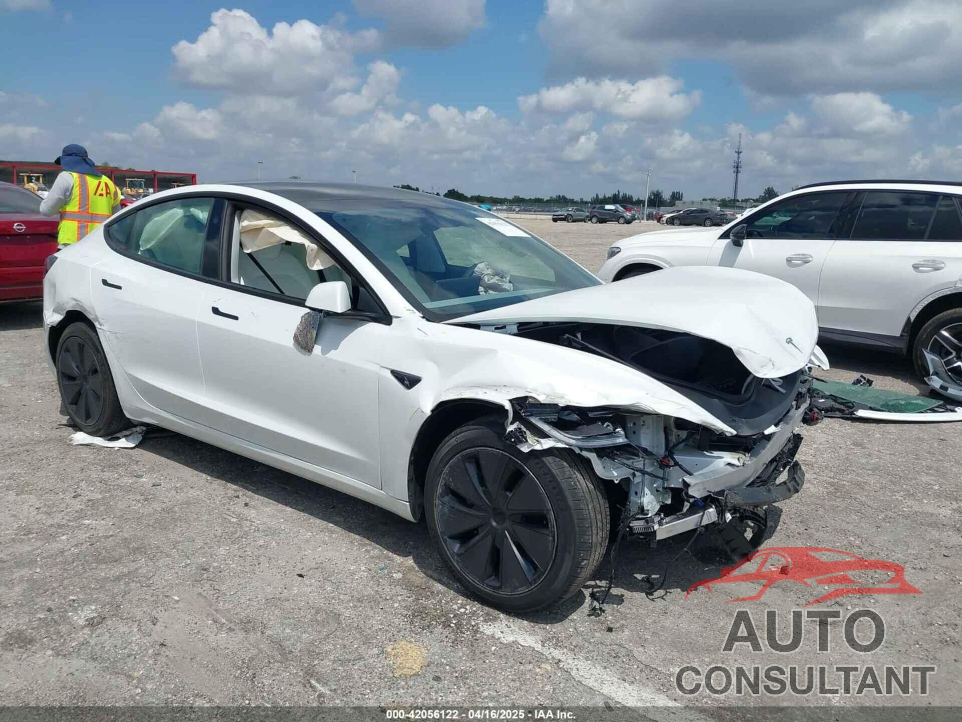 TESLA MODEL 3 2025 - 5YJ3E1EA7SF903675