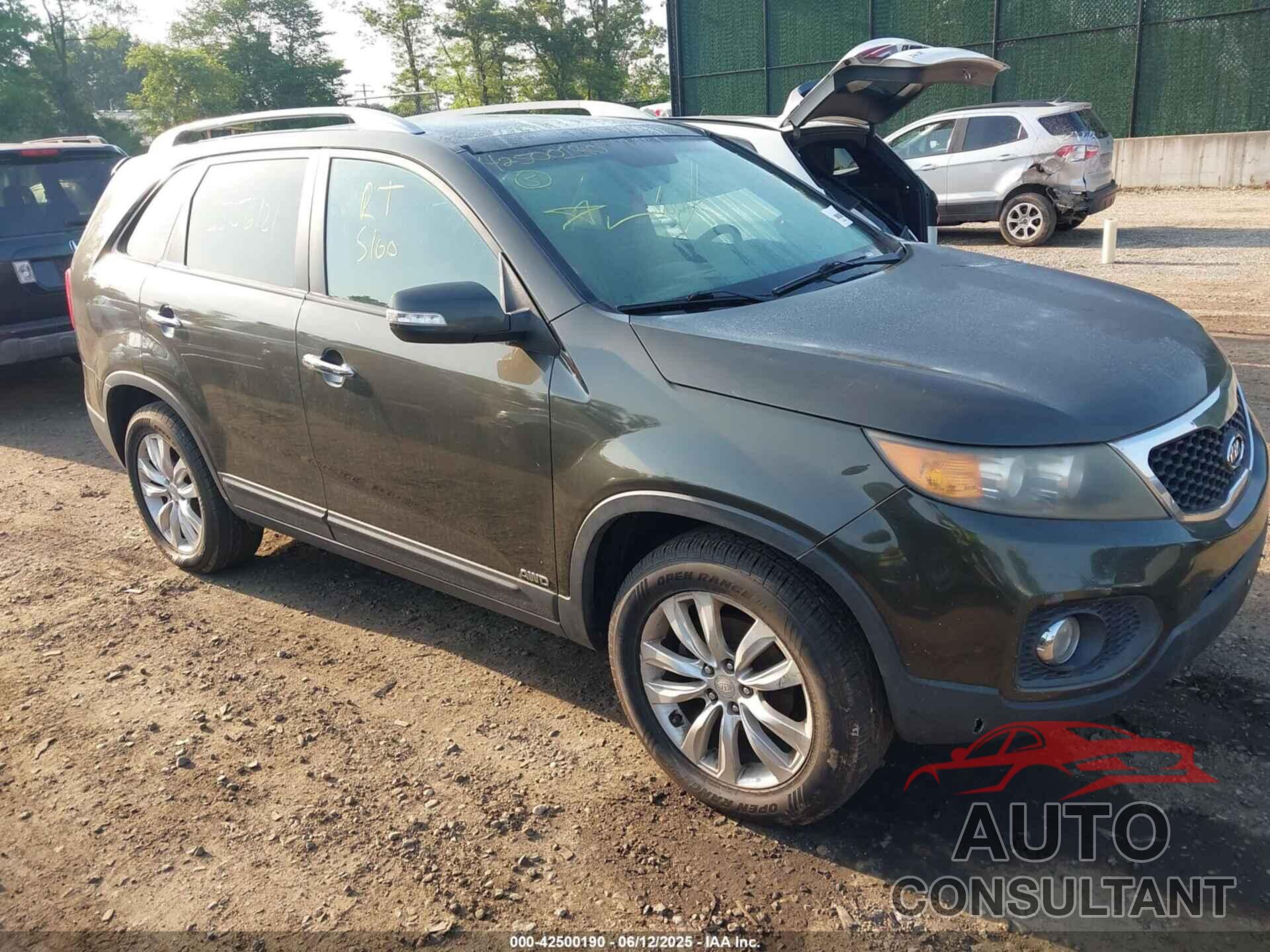 KIA SORENTO 2011 - 5XYKUDA25BG133175