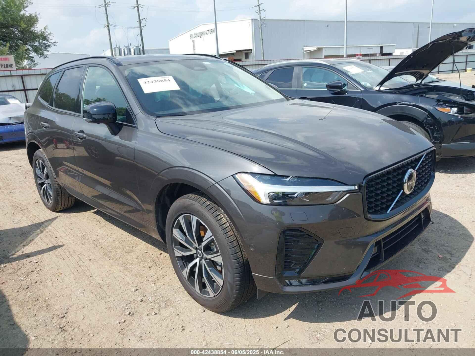 VOLVO XC60 2025 - YV4M12RC0S1172417