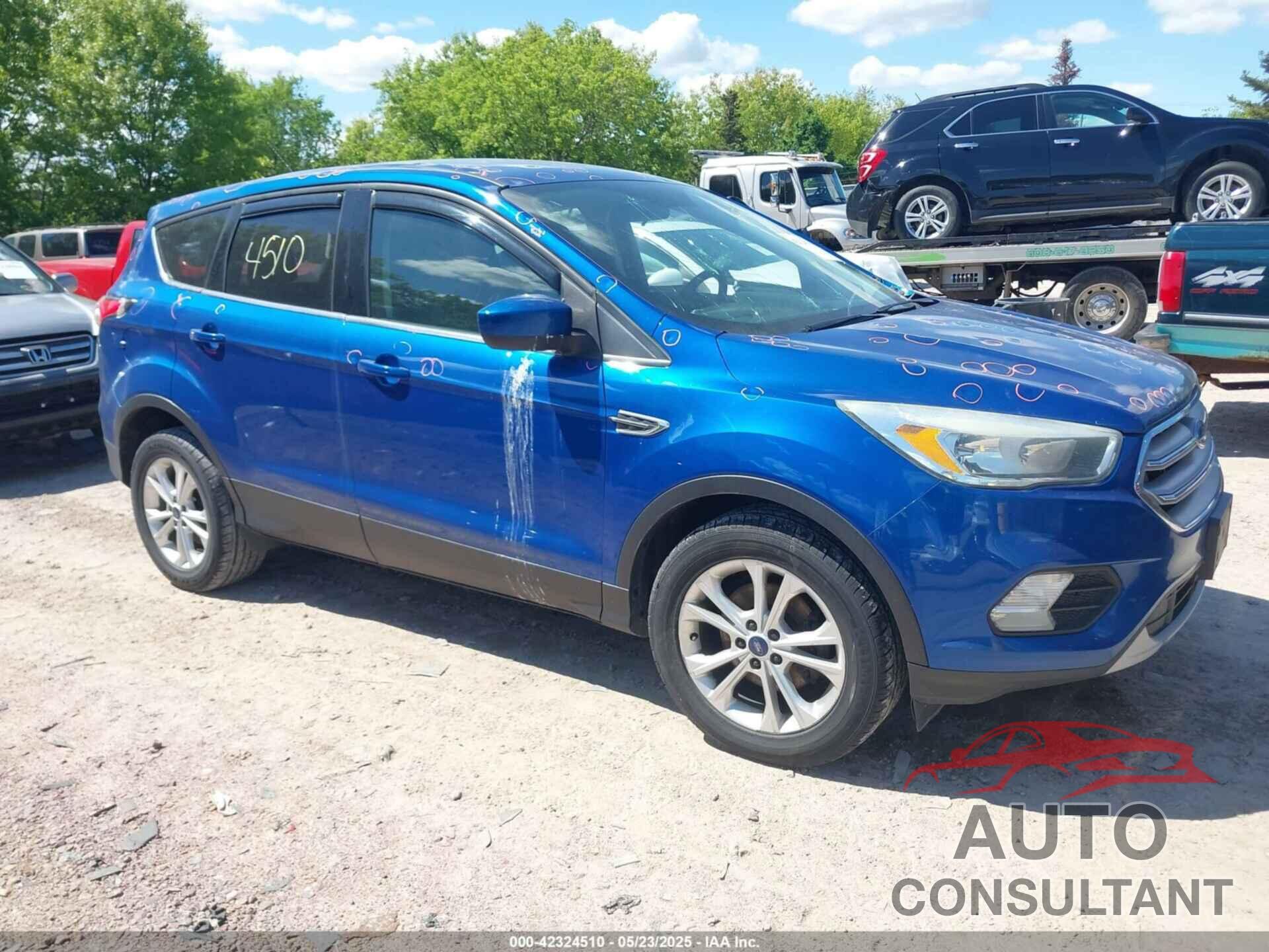 FORD ESCAPE 2017 - 1FMCU0GD4HUA29530