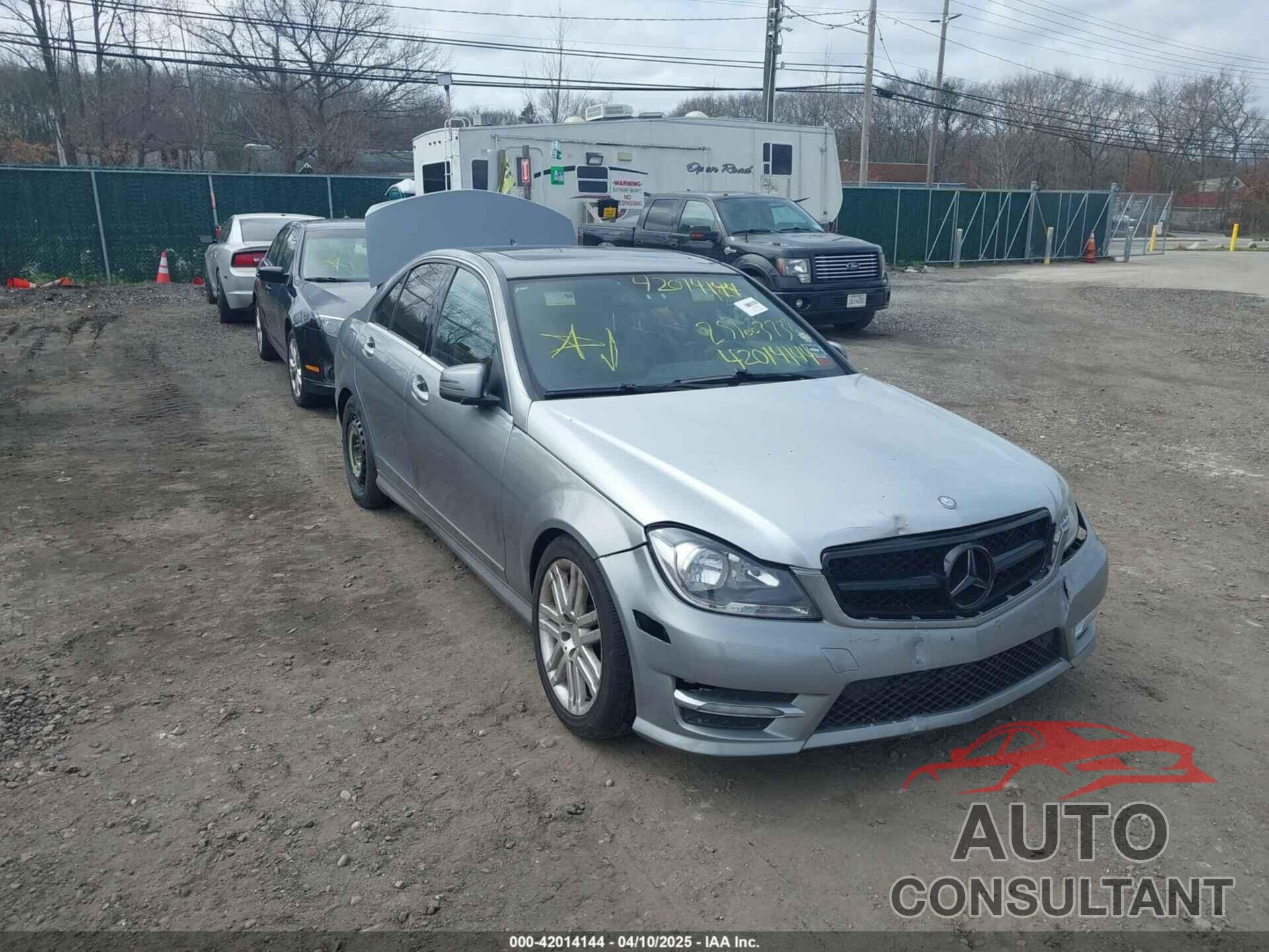 MERCEDES-BENZ C 250 2013 - WDDGF4HB9DR271401