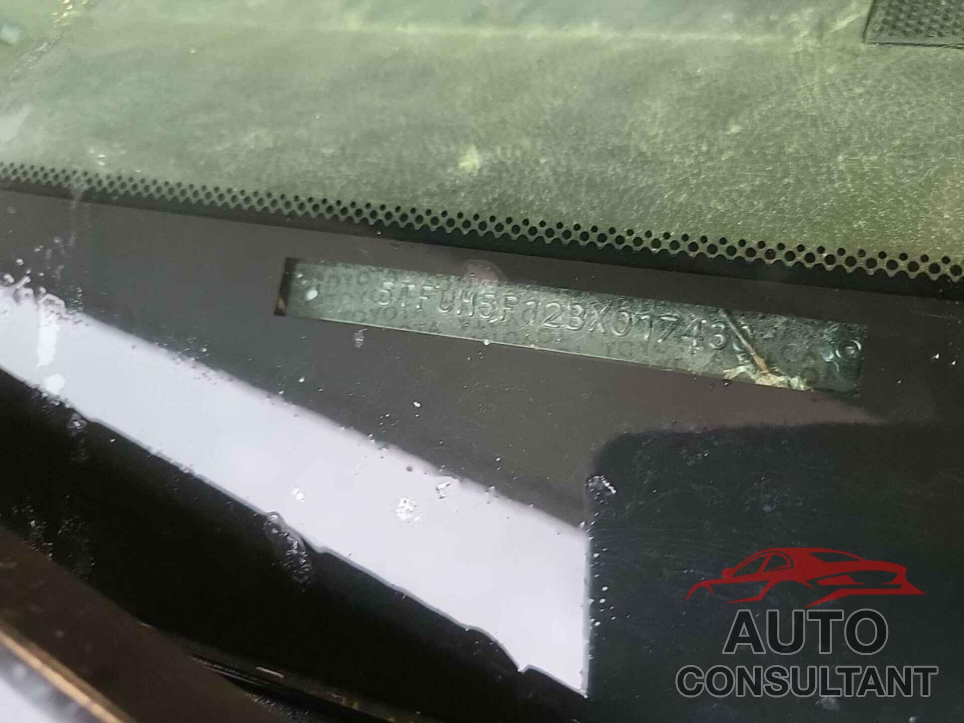 TOYOTA TUNDRA 2011 - 5TFUM5F12BX017430