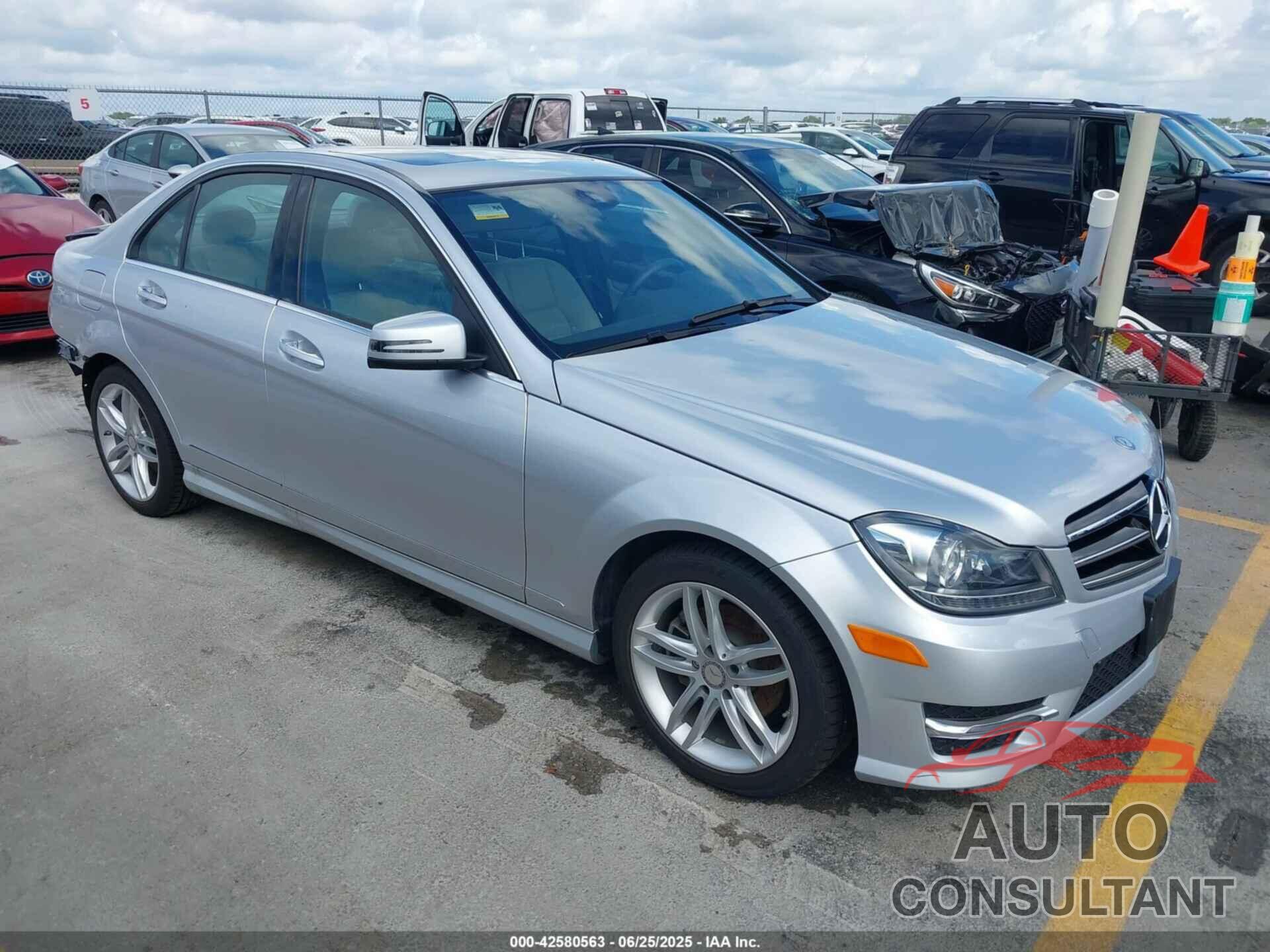 MERCEDES-BENZ C-CLASS 2014 - WDDGF4HB1EA951907