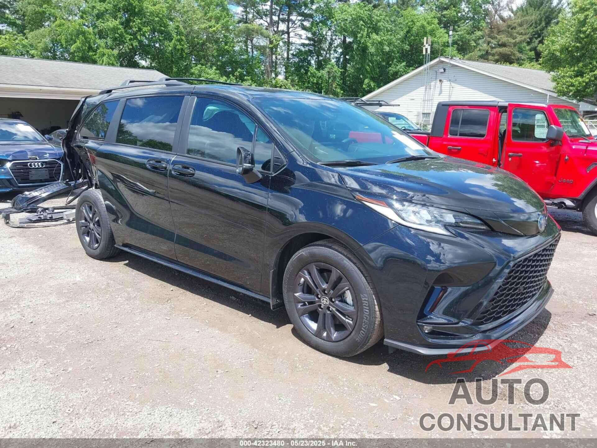 TOYOTA SIENNA 2025 - 5TDCSKFCXSS156213