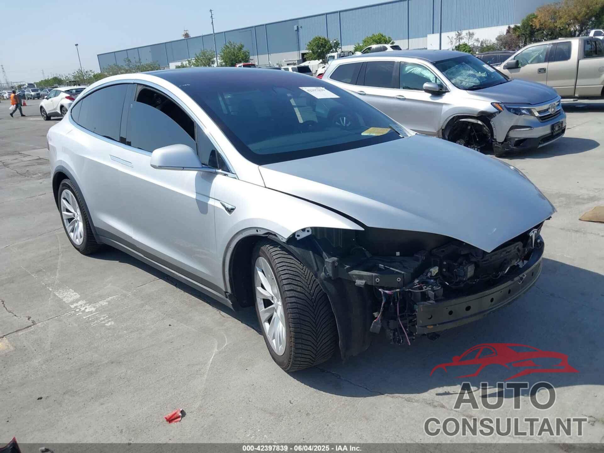 TESLA MODEL X 2018 - 5YJXCDE26JF114207