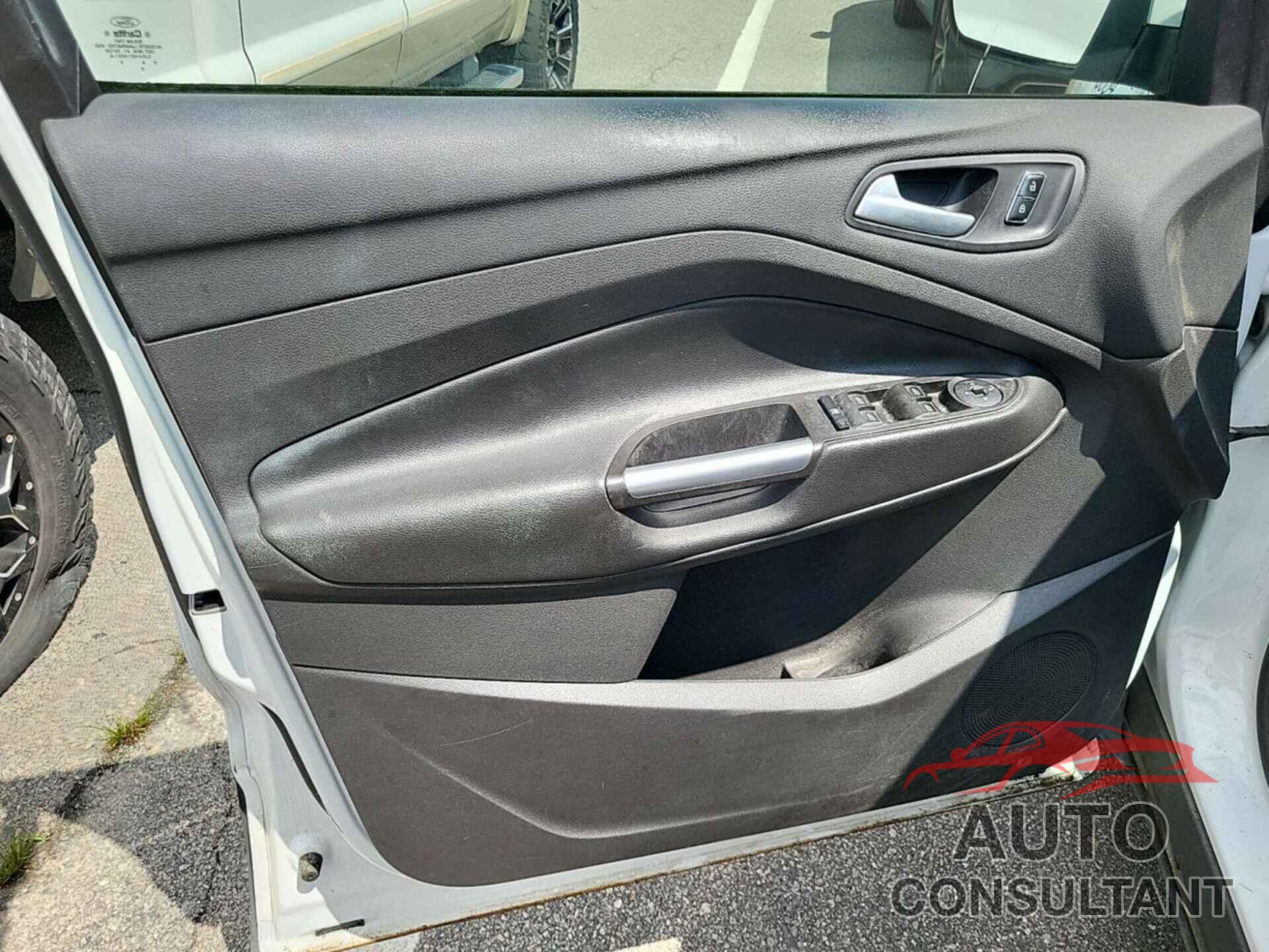 FORD ESCAPE 2016 - 1FMCU0GX8GUB63384