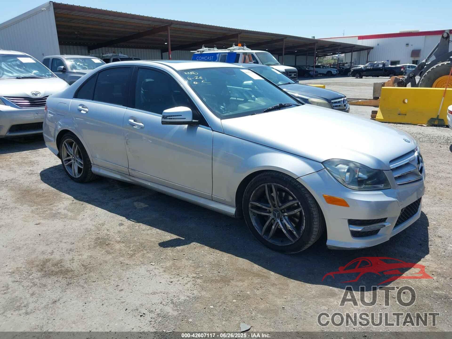 MERCEDES-BENZ C 300 2012 - WDDGF8BB0CR224613