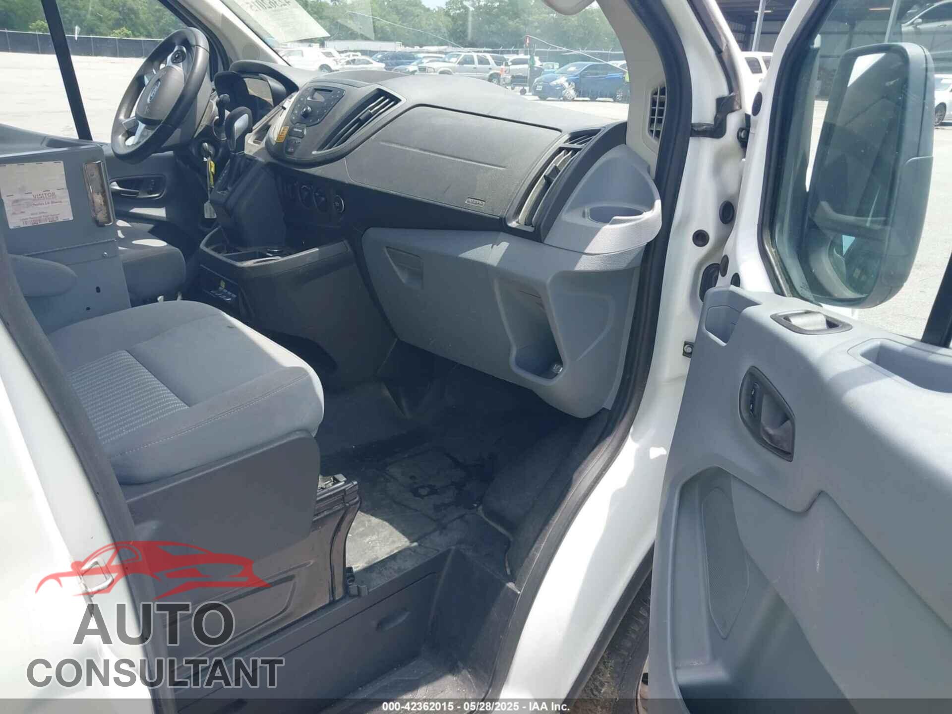 FORD TRANSIT-150 2017 - 1FTYE2YM5HKB55411