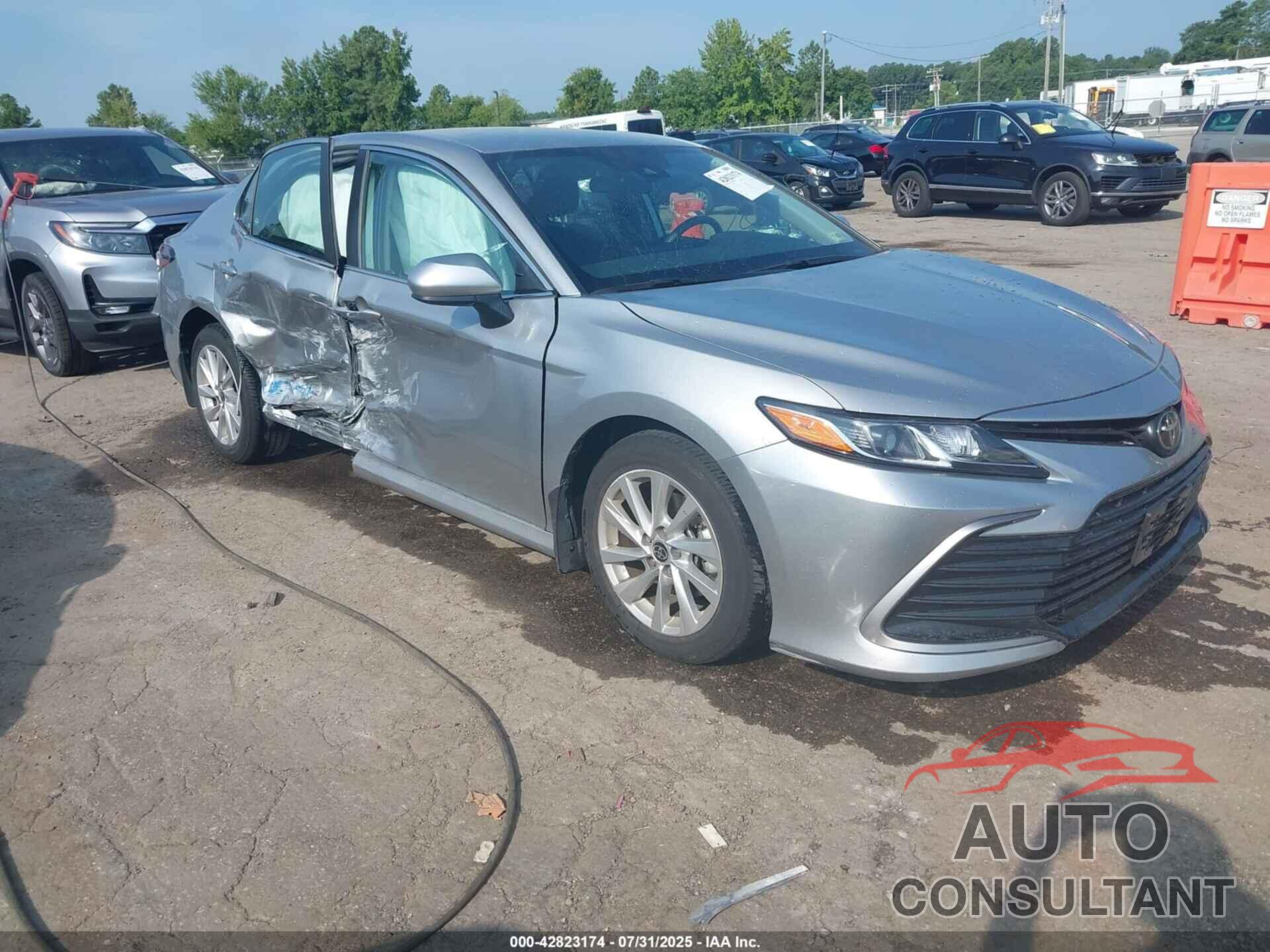 TOYOTA CAMRY 2021 - 4T1C11AK9MU555362