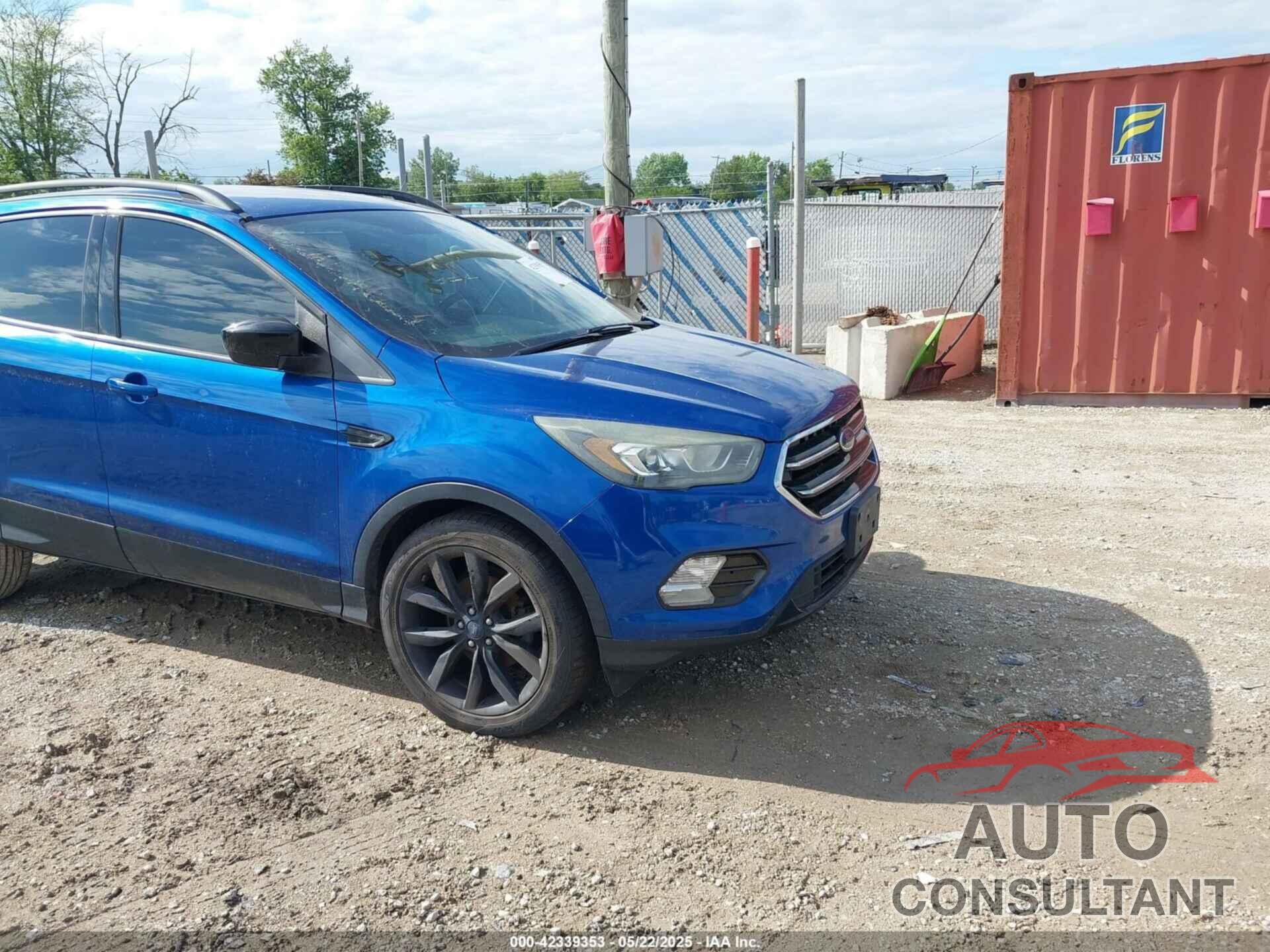 FORD ESCAPE 2017 - 1FMCU0GD6HUC23458