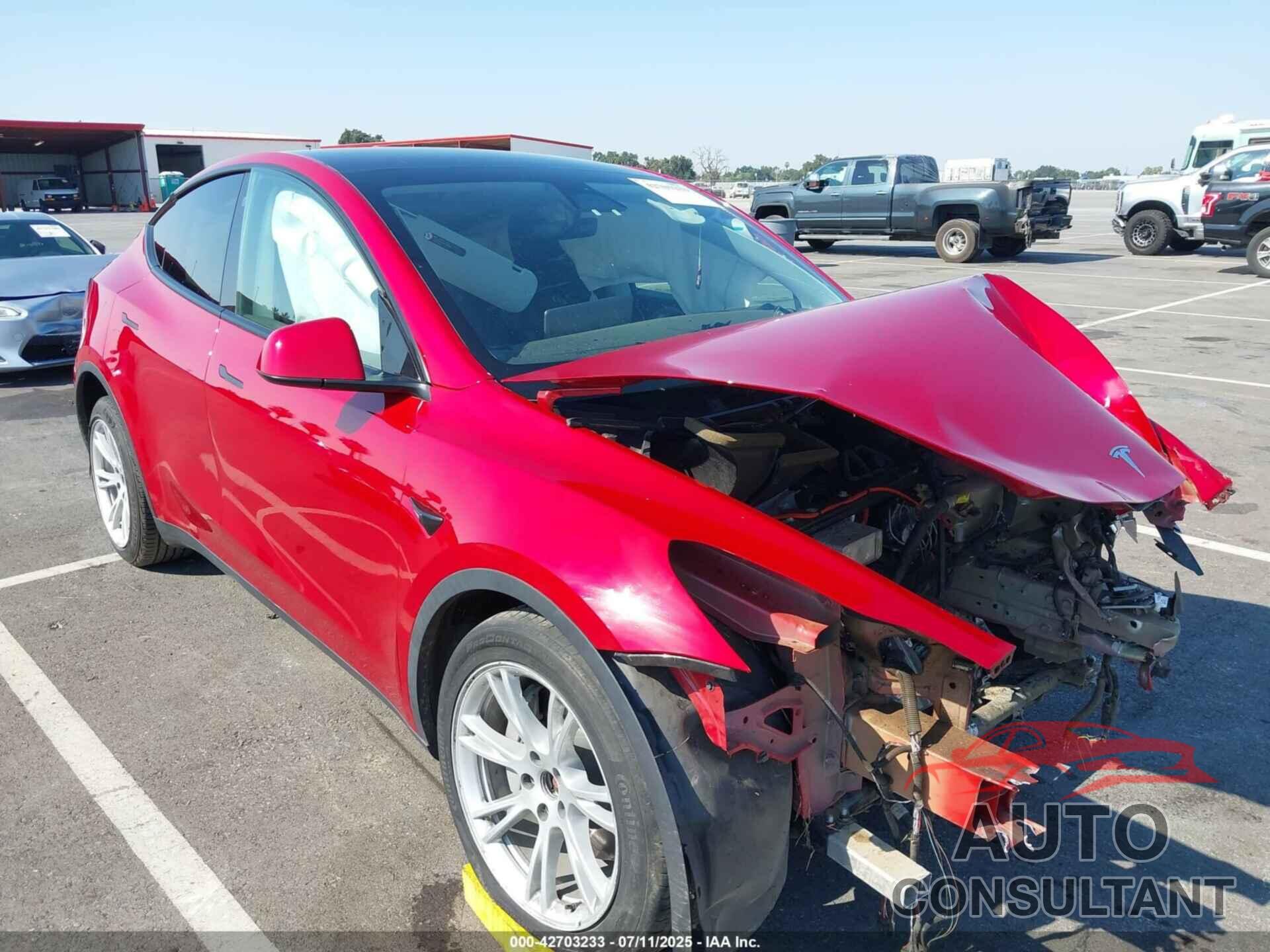 TESLA MODEL Y 2021 - 5YJYGDEEXMF213801