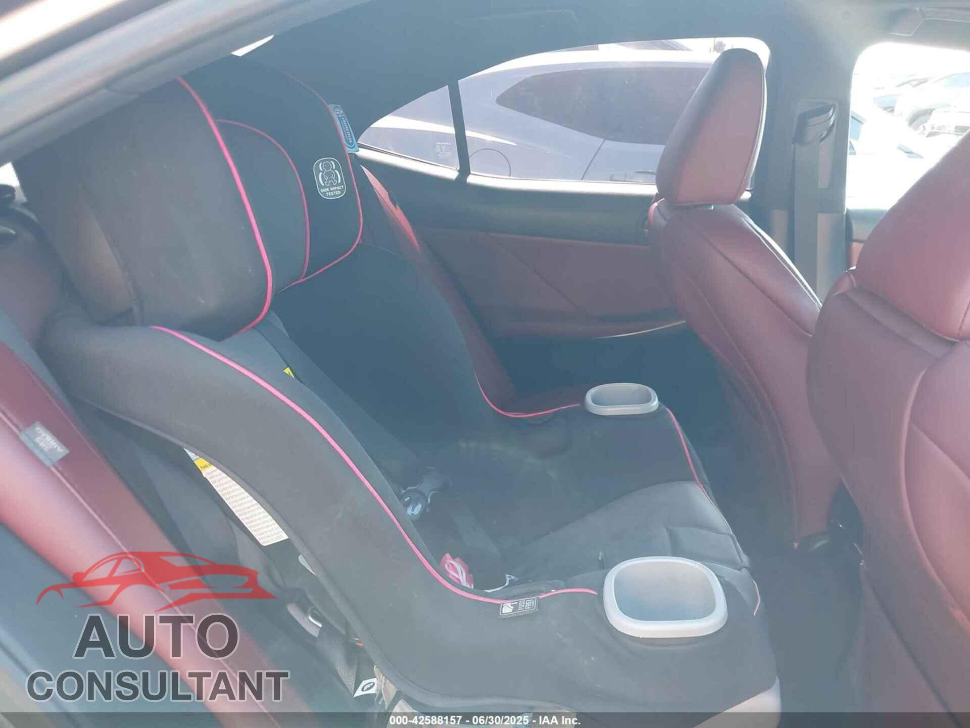 LEXUS IS 300 2018 - JTHBA1D24J5075813