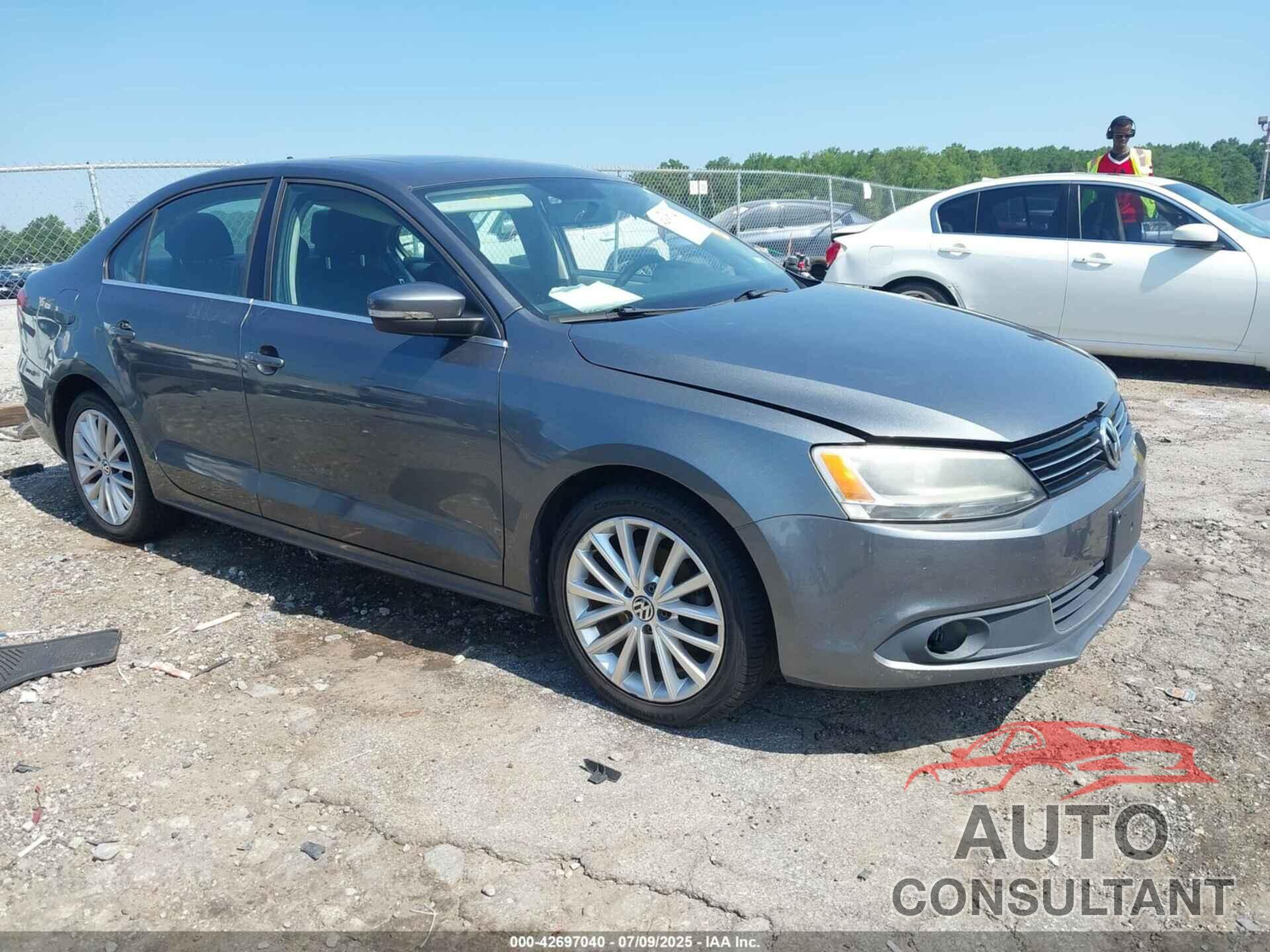 VOLKSWAGEN JETTA 2011 - 3VWLX7AJXBM400184
