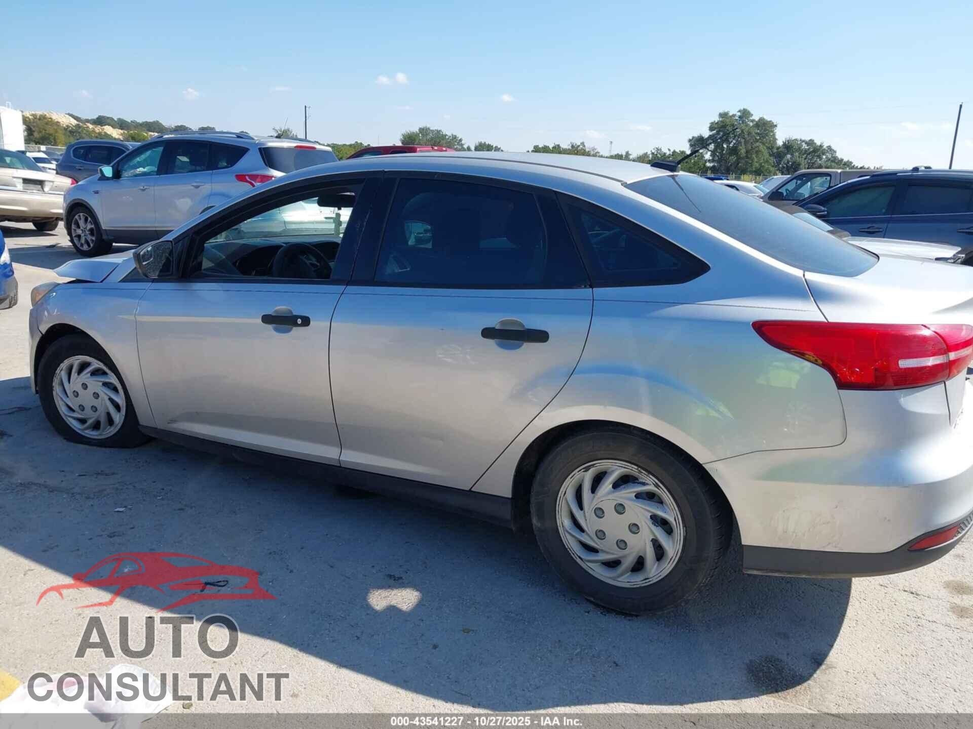 FORD FOCUS 2015 - 1FADP3E24FL311694