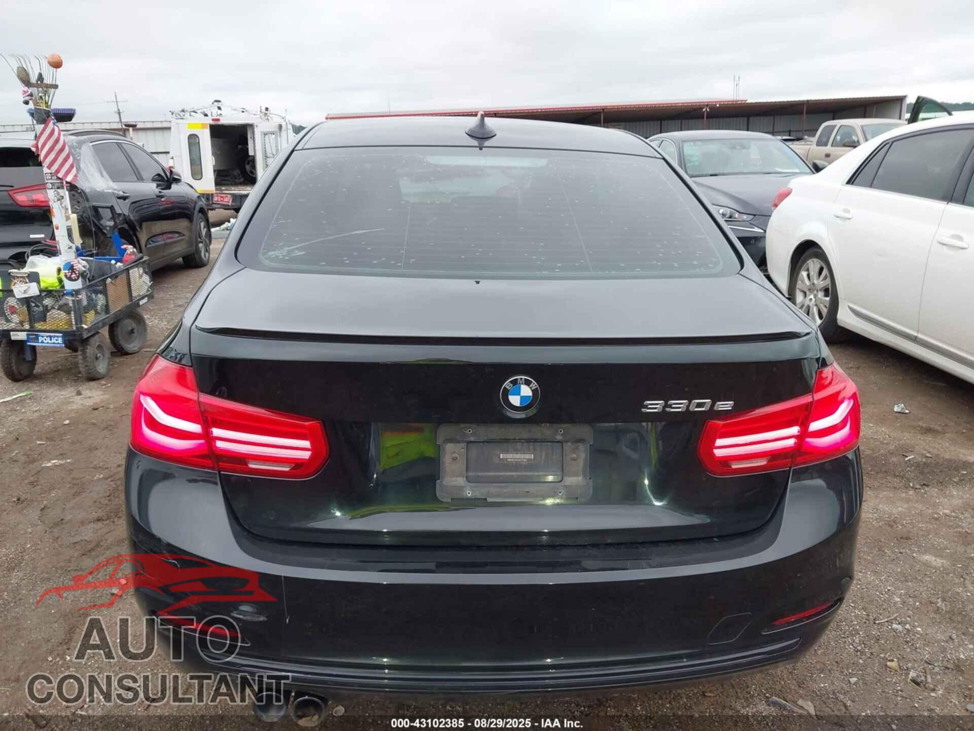 BMW 330E 2018 - WBA8E1C55JA171644