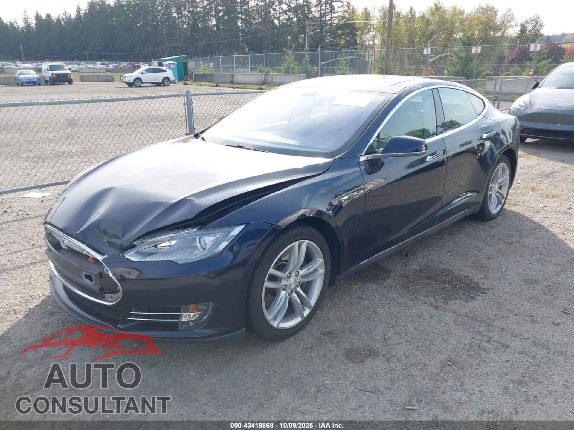 TESLA MODEL S 2013 - 5YJSA1CN8DFP03453