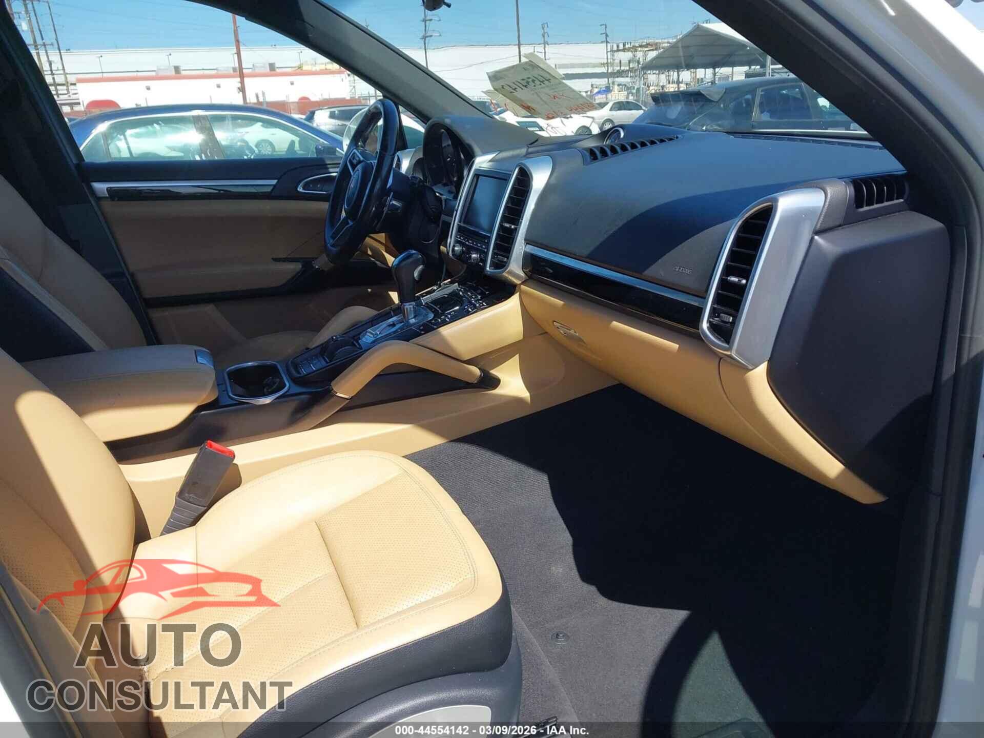 PORSCHE CAYENNE 2016 - WP1AA2A25GLA09300